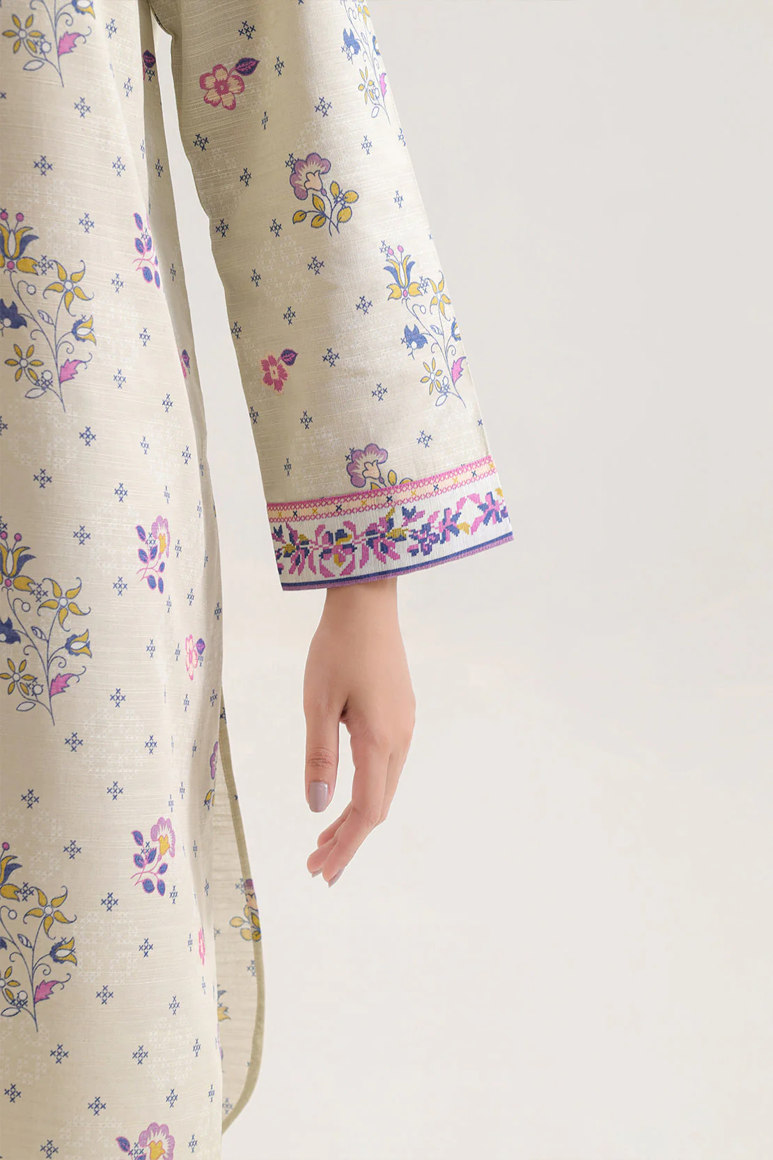 Unstitched Printed Cotton Khaddar 3 Piece - Image 5