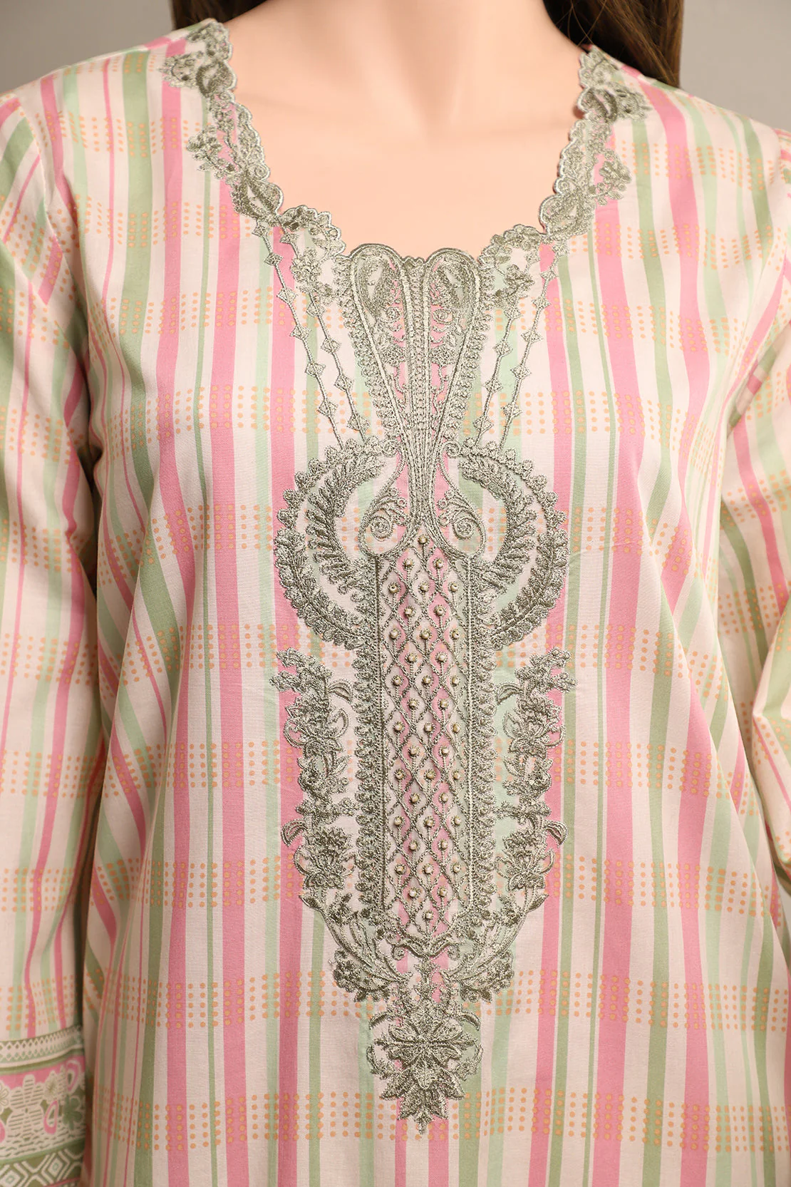 Unstitched Printed Emb Lawn 3 Piece - Image 3