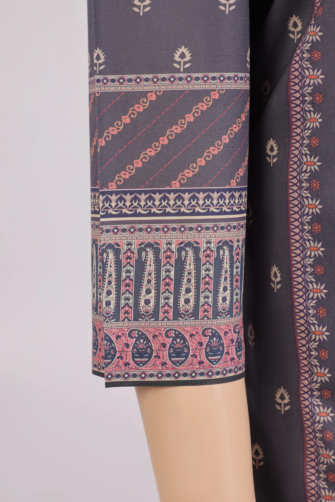 Unstitched Printed Emb Lawn 3 Piece With Chiffon Dupatta - Image 4