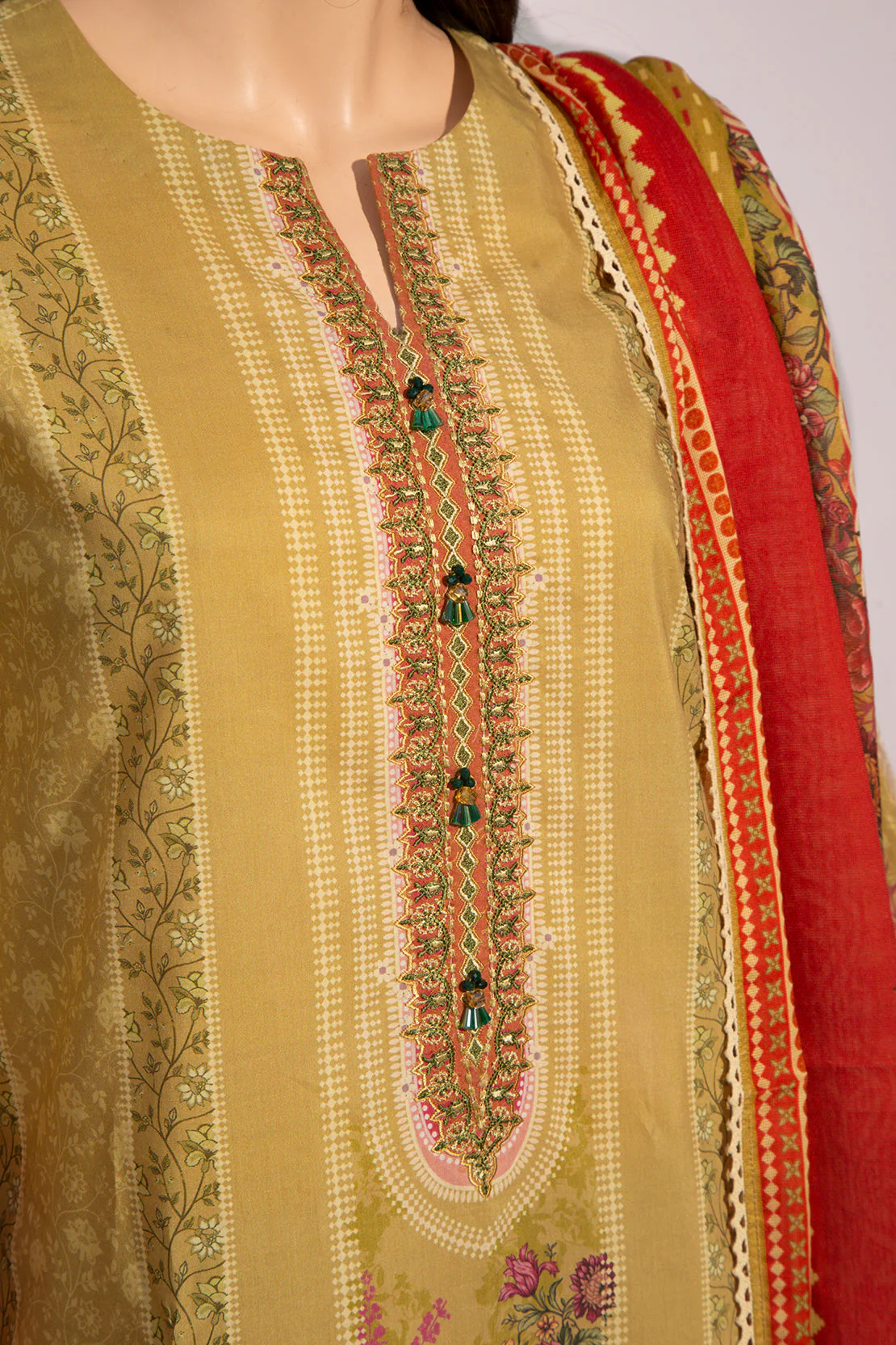 Unstitched Printed Embroidered Lawn 3 Piece - Image 4