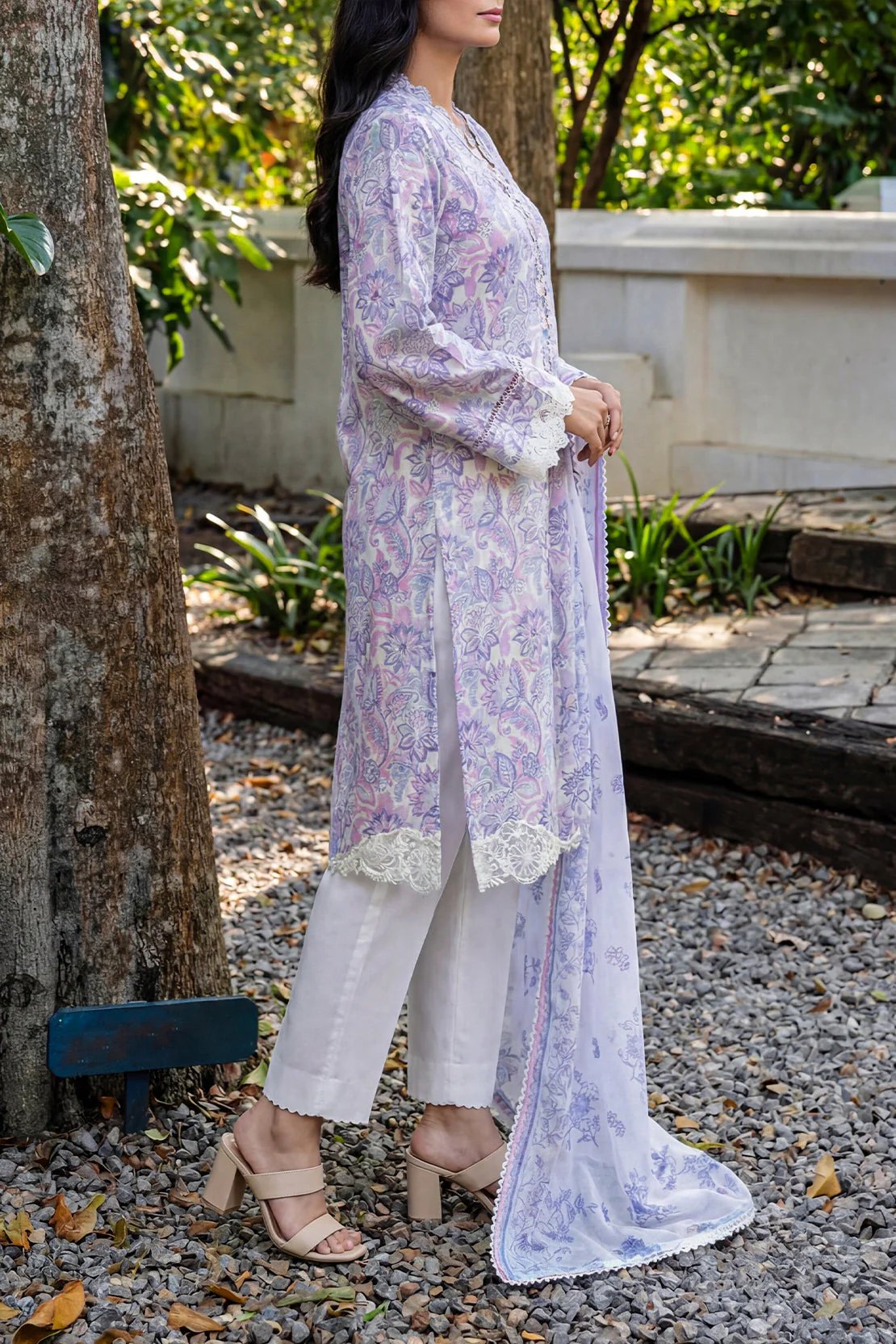 Unstitched Printed Embroidered Arabic Lawn 3 Piece - Image 2