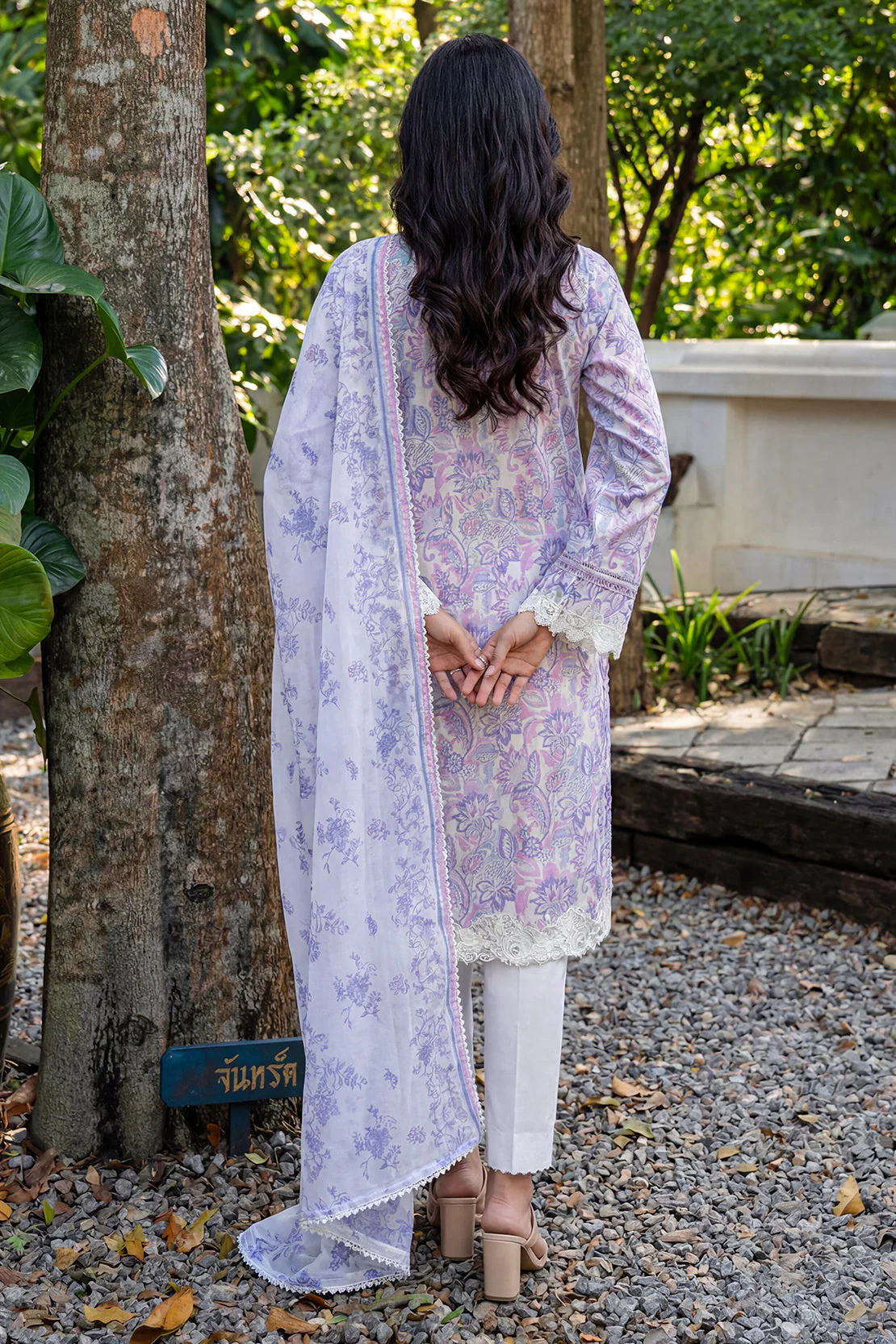 Unstitched Printed Embroidered Arabic Lawn 3 Piece - Image 3