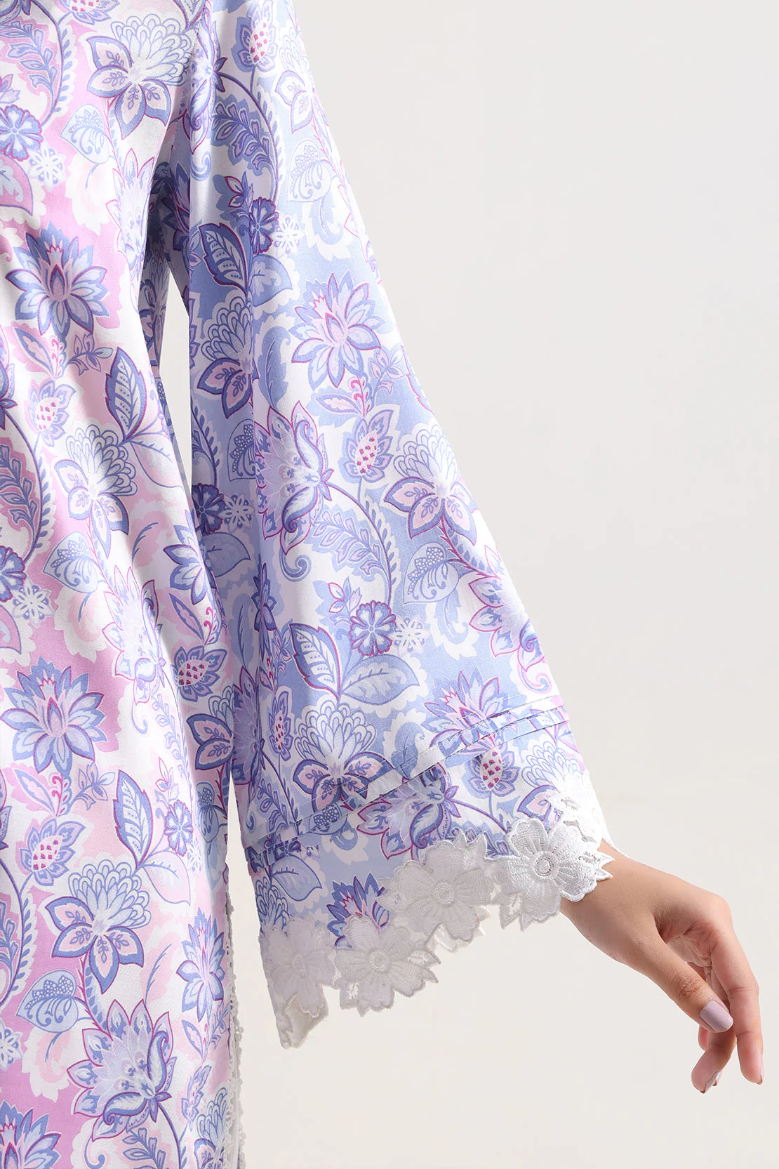 Unstitched Printed Embroidered Arabic Lawn 3 Piece - Image 6