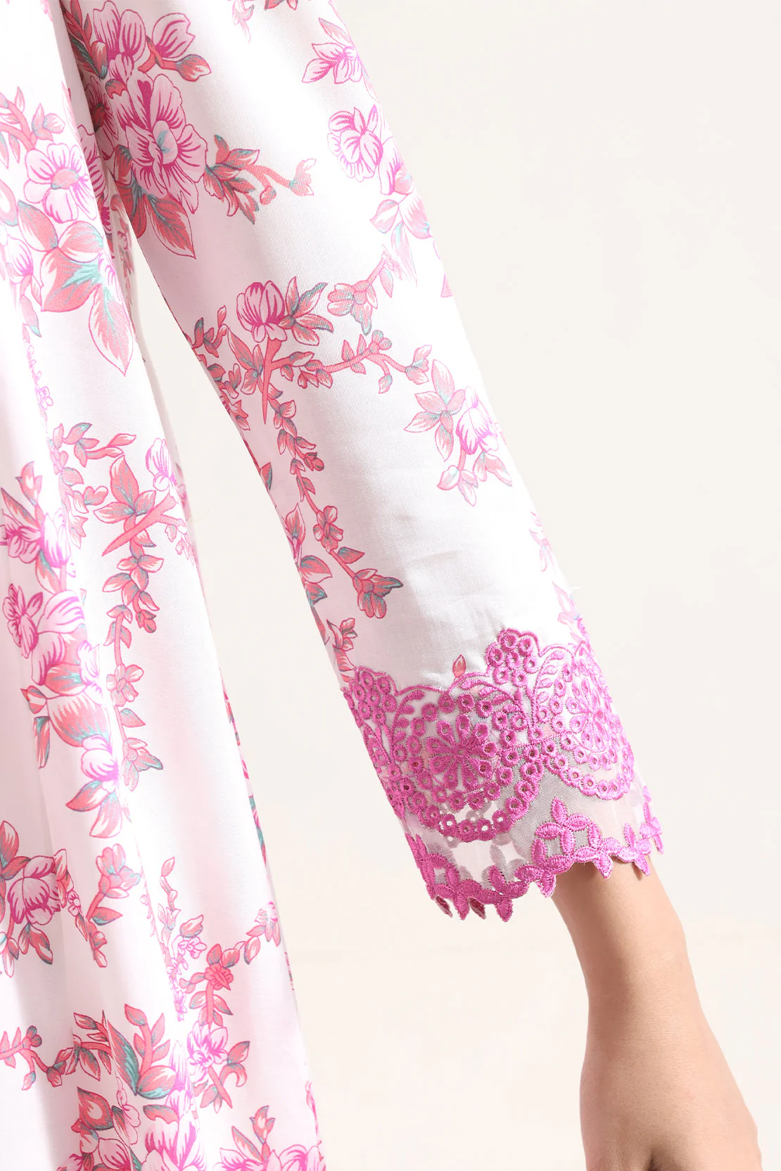 Unstitched Printed Embroidered Arabic Lawn 3 Piece - Image 6