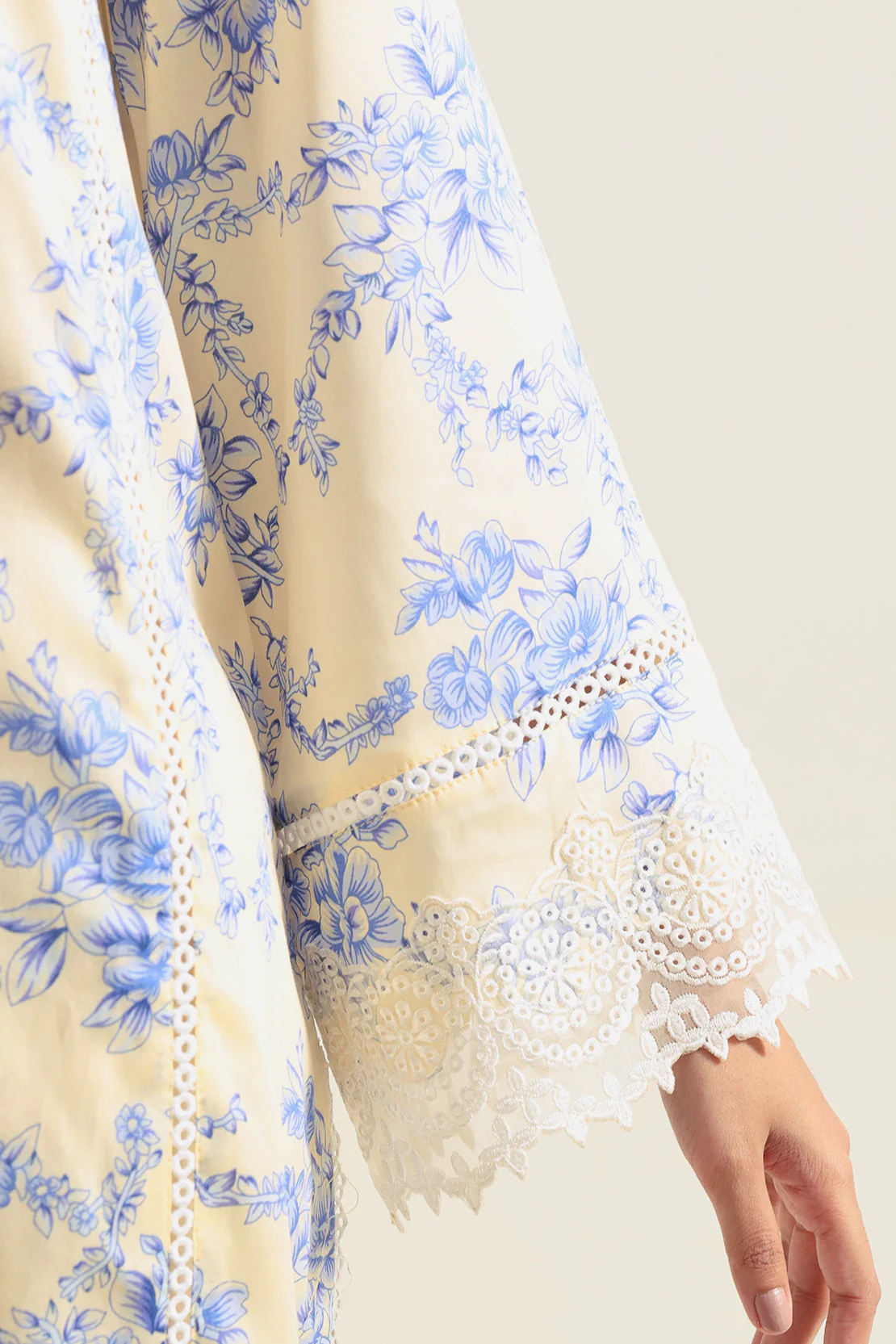 Unstitched Printed Embroidered Arabic Lawn 3 Piece - Image 5
