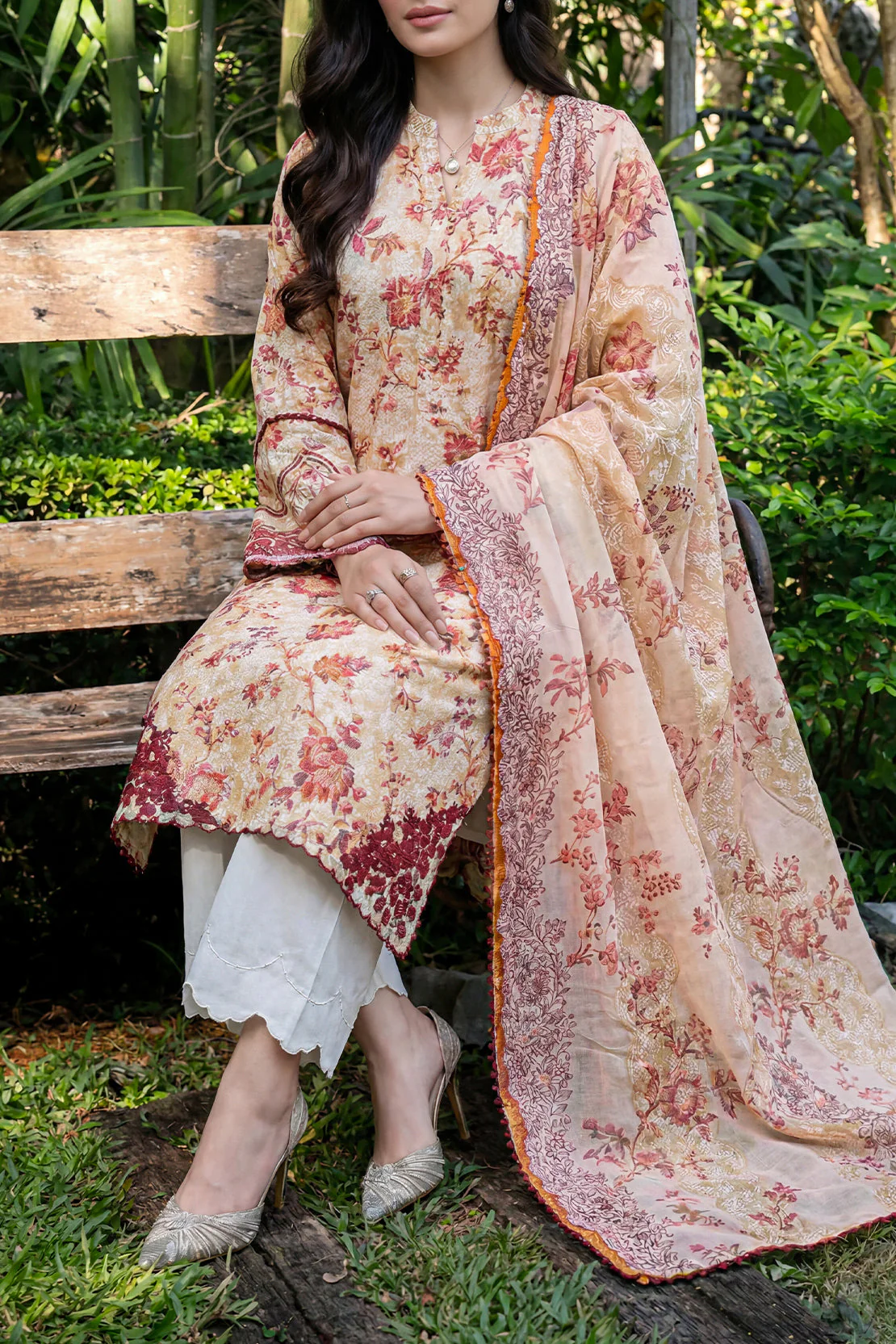 Unstitched Printed Embroidered Arabic Lawn 3 Piece - Image 3
