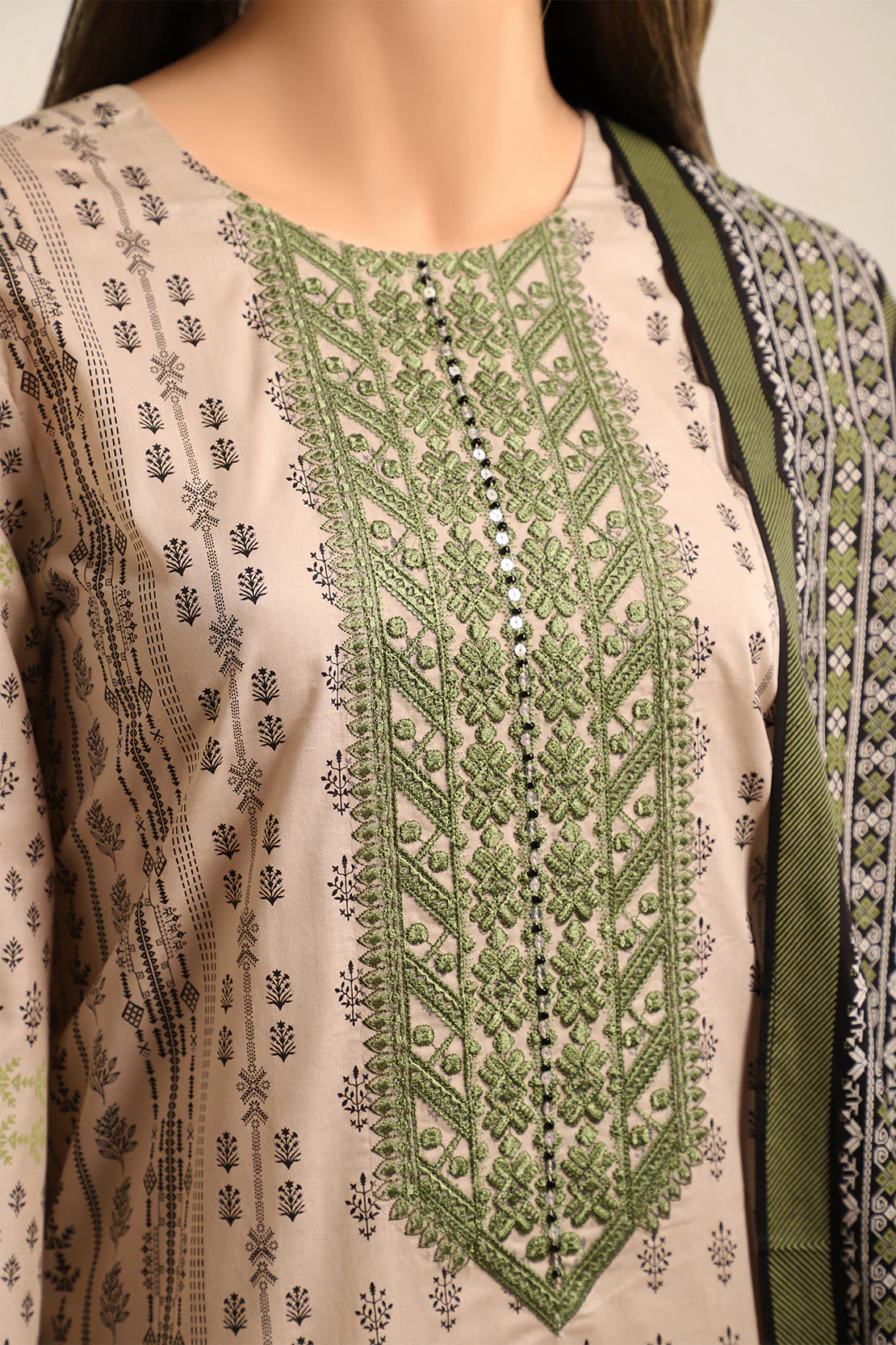 Unstitched Printed Embroidered Lawn 2 Piece (Shirt/Dupatta) - Image 2