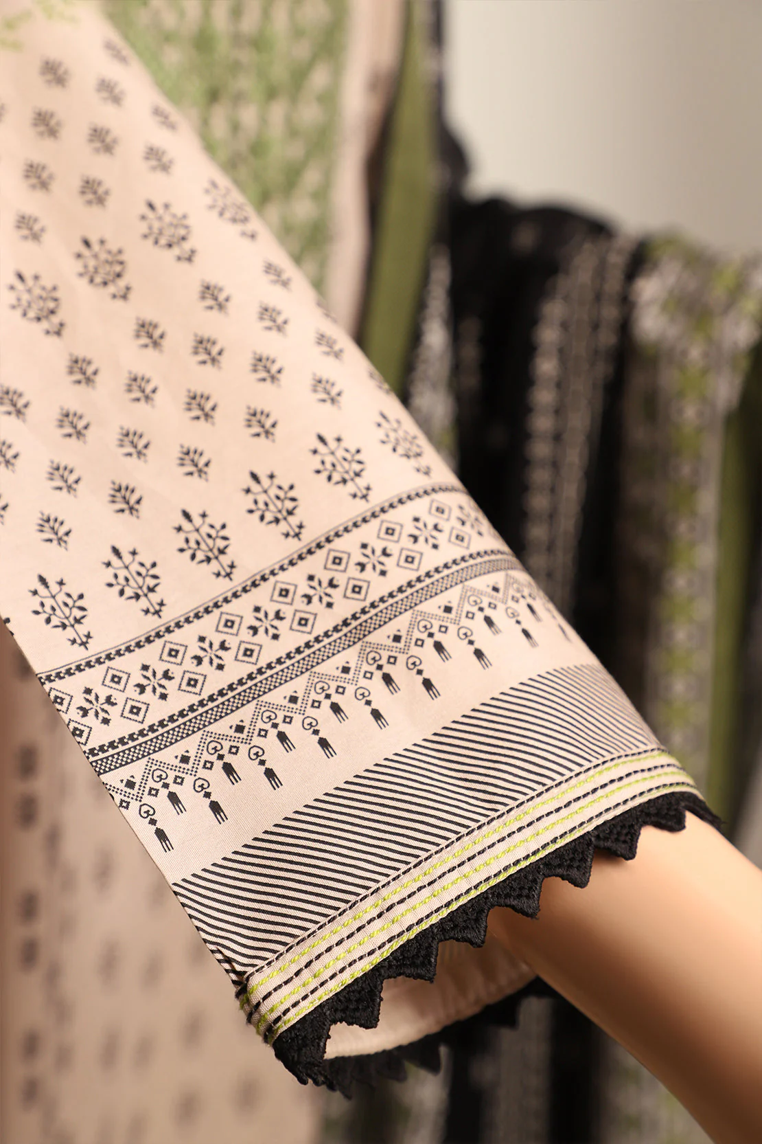 Unstitched Printed Embroidered Lawn 2 Piece (Shirt/Dupatta) - Image 3