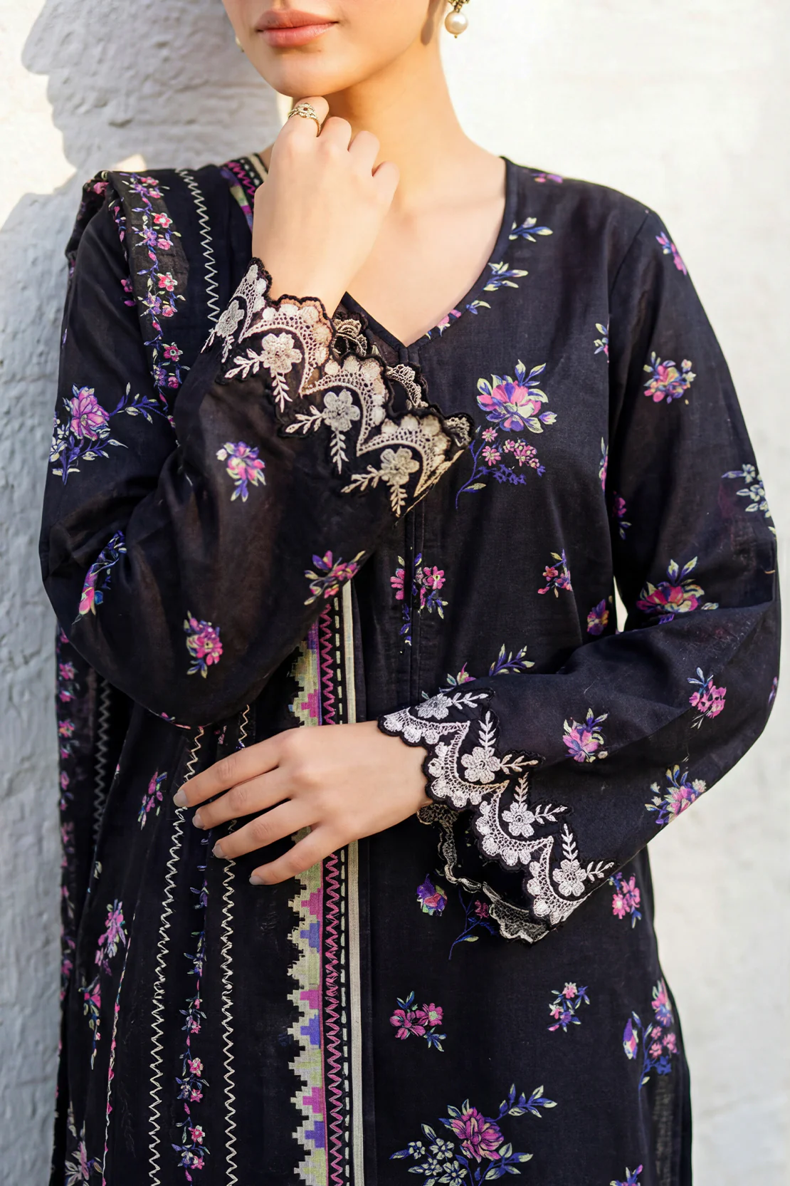 Unstitched Printed Embroidered Lawn 2 Piece (Shirt/Dupatta) - Image 2