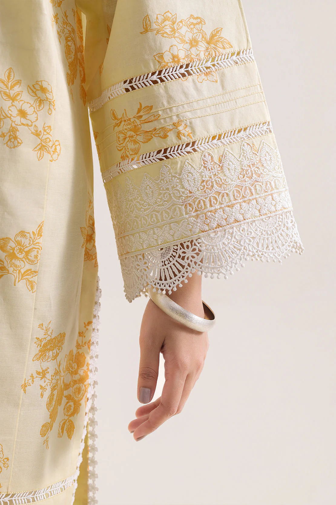 Unstitched Printed Embroidered Lawn 2 Piece (Shirt/Dupatta) - Image 4