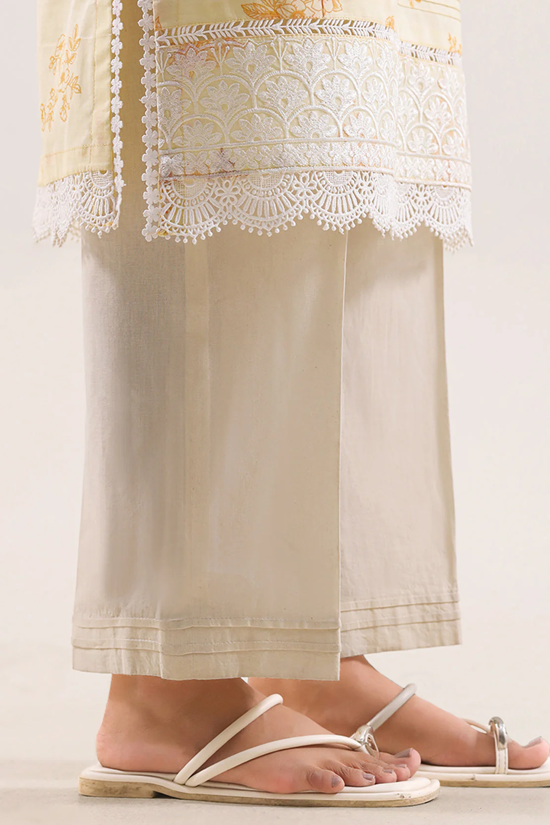 Unstitched Printed Embroidered Lawn 2 Piece (Shirt/Dupatta) - Image 5
