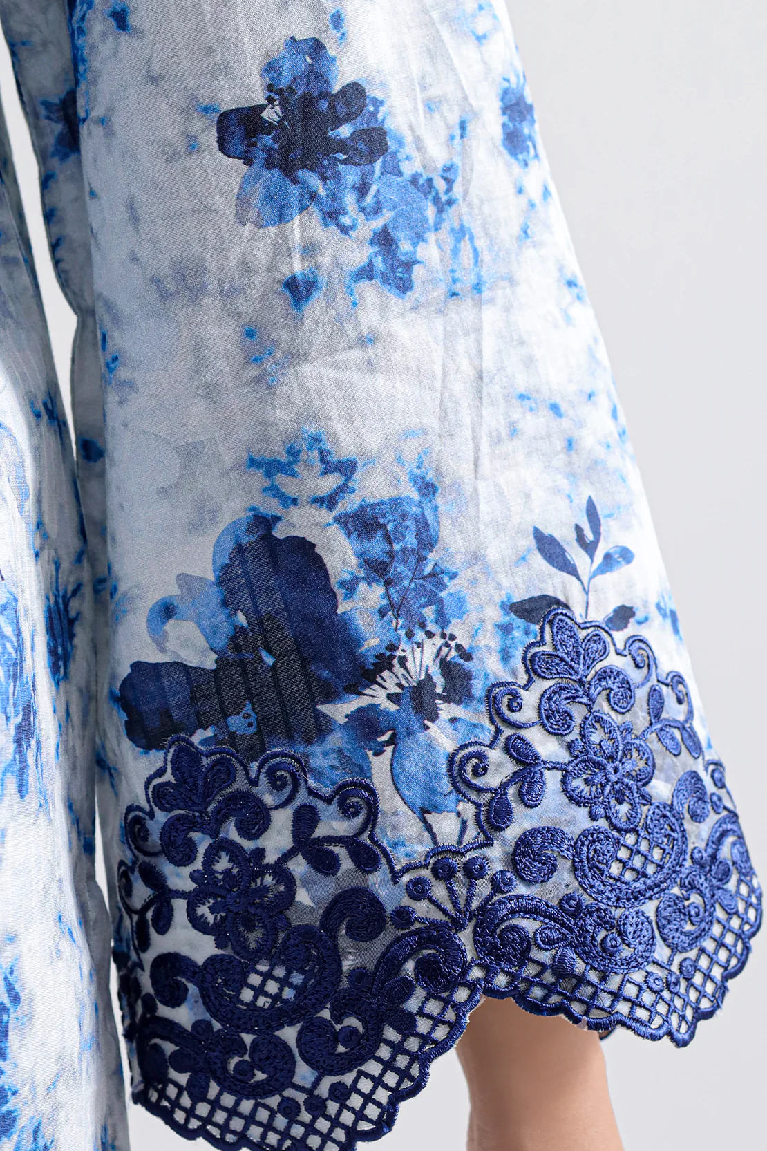 Unstitched Printed Embroidered Lawn 3 Piece - Image 4