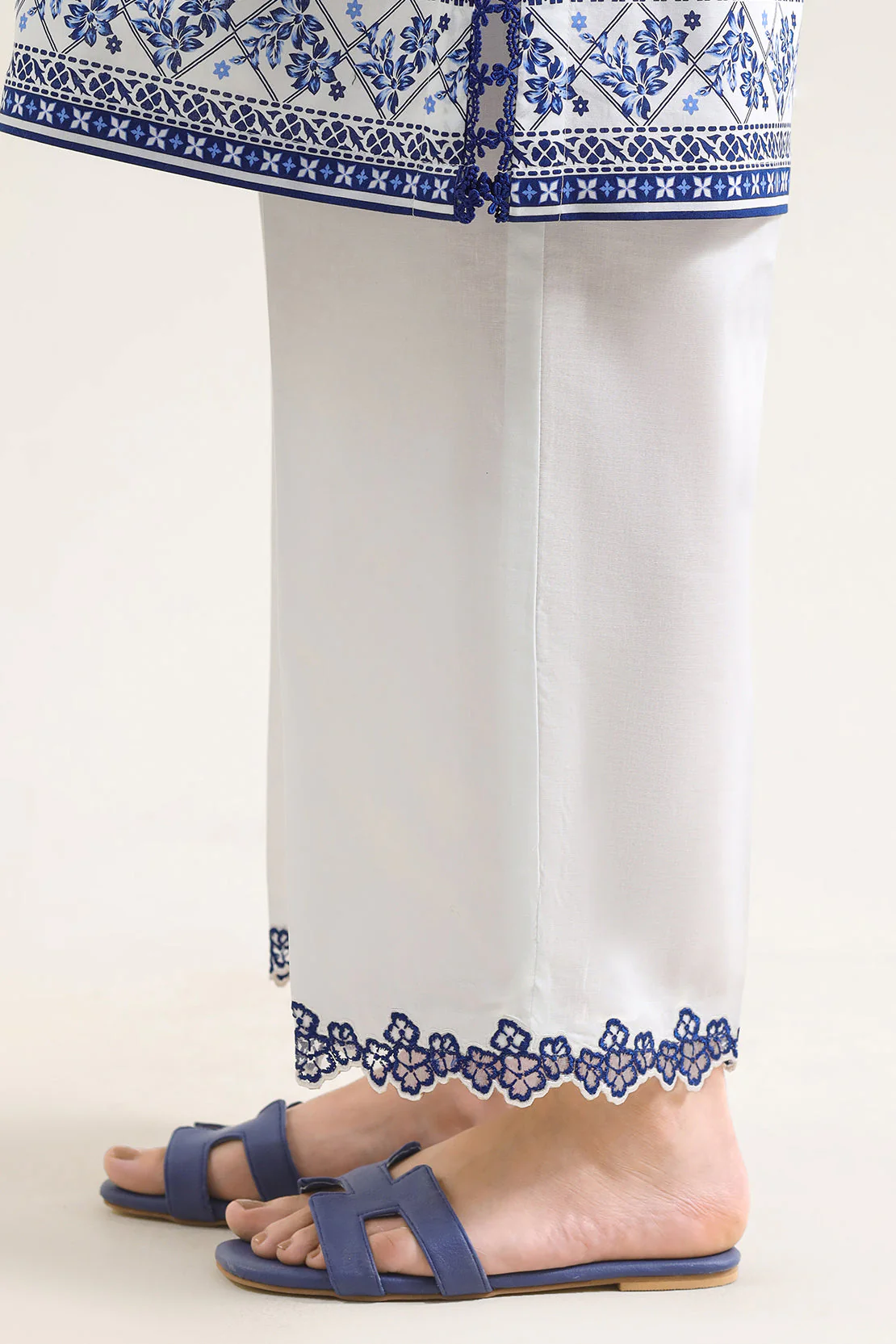 Unstitched Printed Embroidered Lawn 3 Piece - Image 5