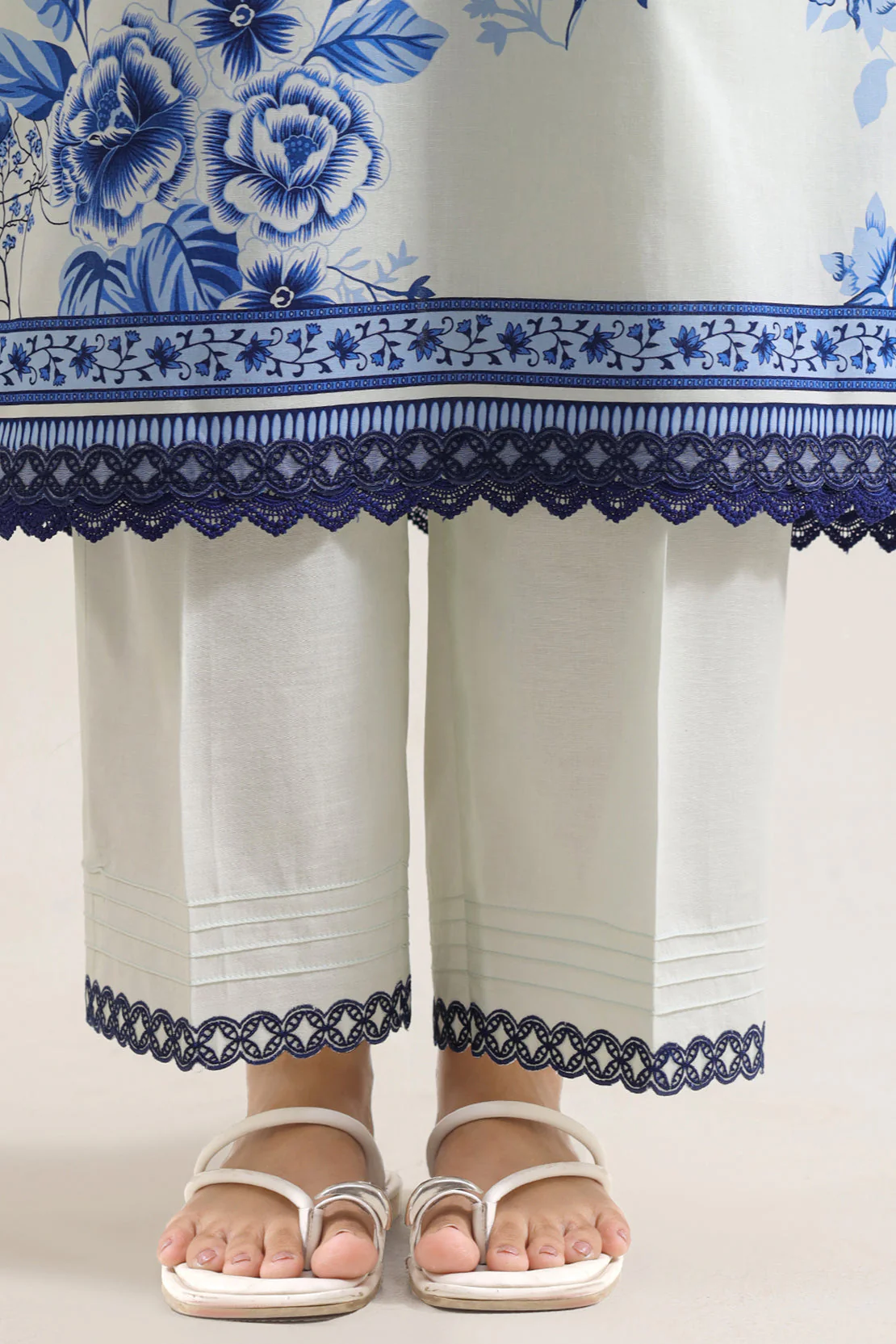 Unstitched Printed Embroidered Lawn 3 Piece - Image 5