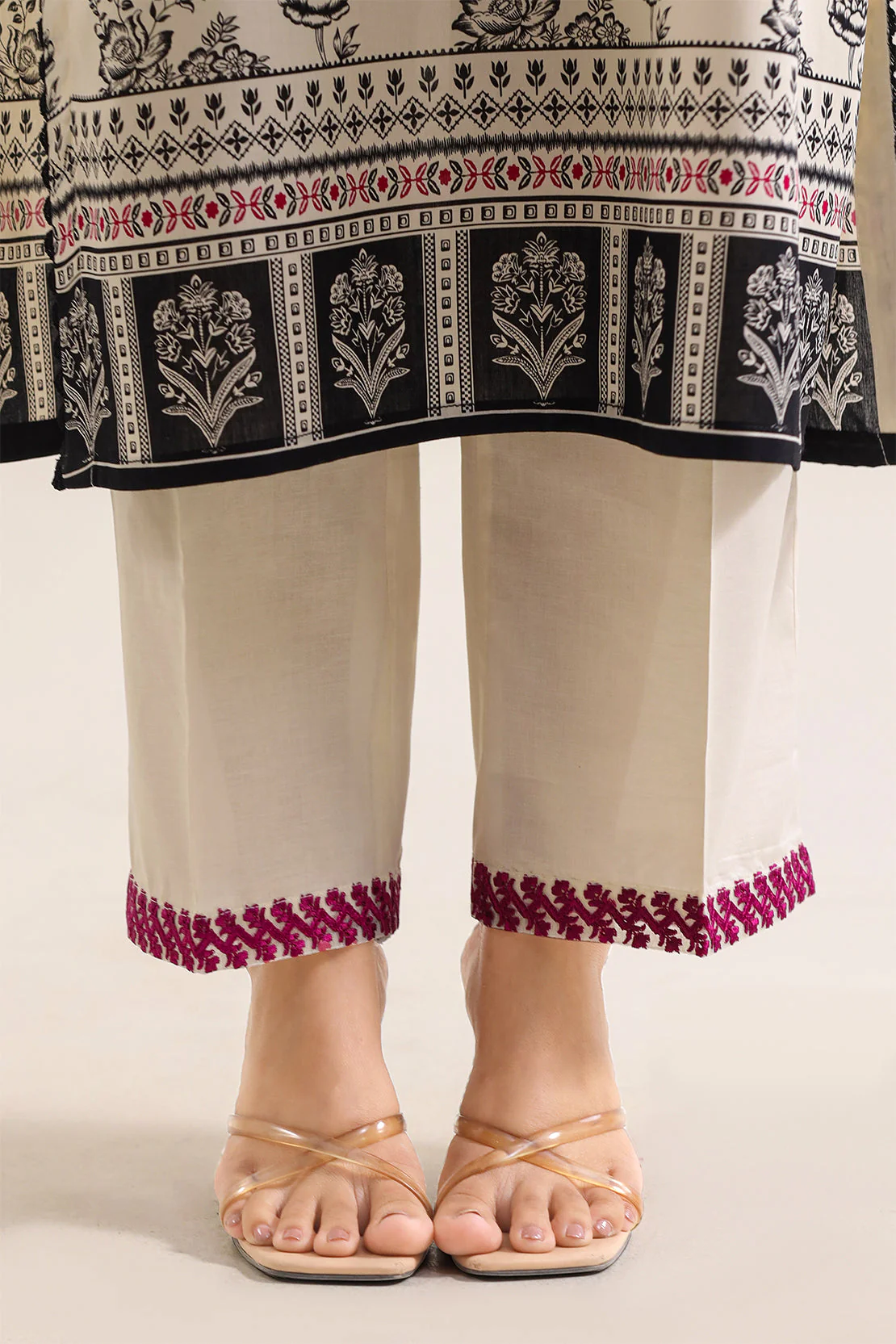 Unstitched Printed Embroidered Lawn 3 Piece - Image 5