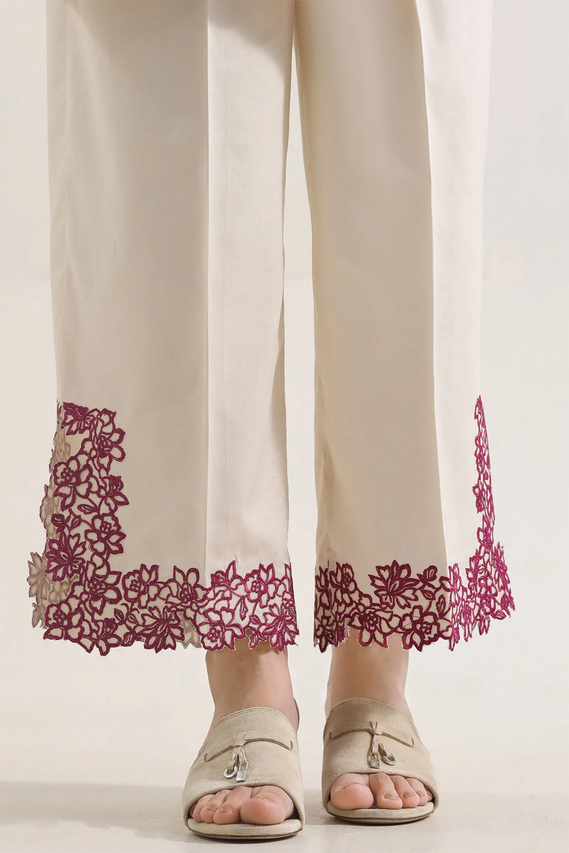 Unstitched Printed Embroidered Lawn 3 Piece - Image 5