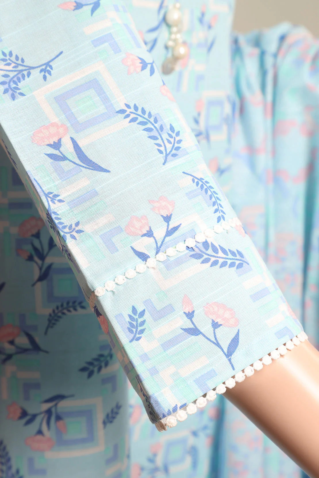 Unstitched Printed Khaddar 2 Piece (Shirt/Dupatta) - Image 4
