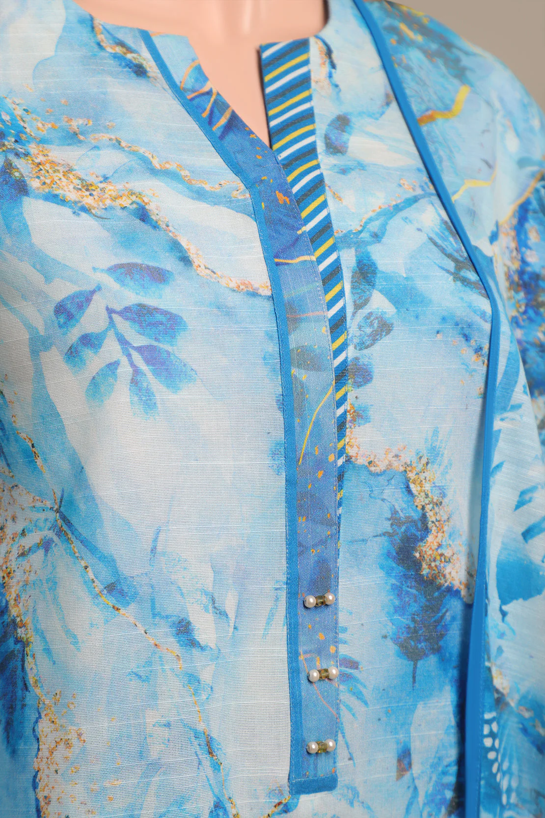 Unstitched Printed Khaddar 2 Piece (Shirt/Dupatta) - Image 3
