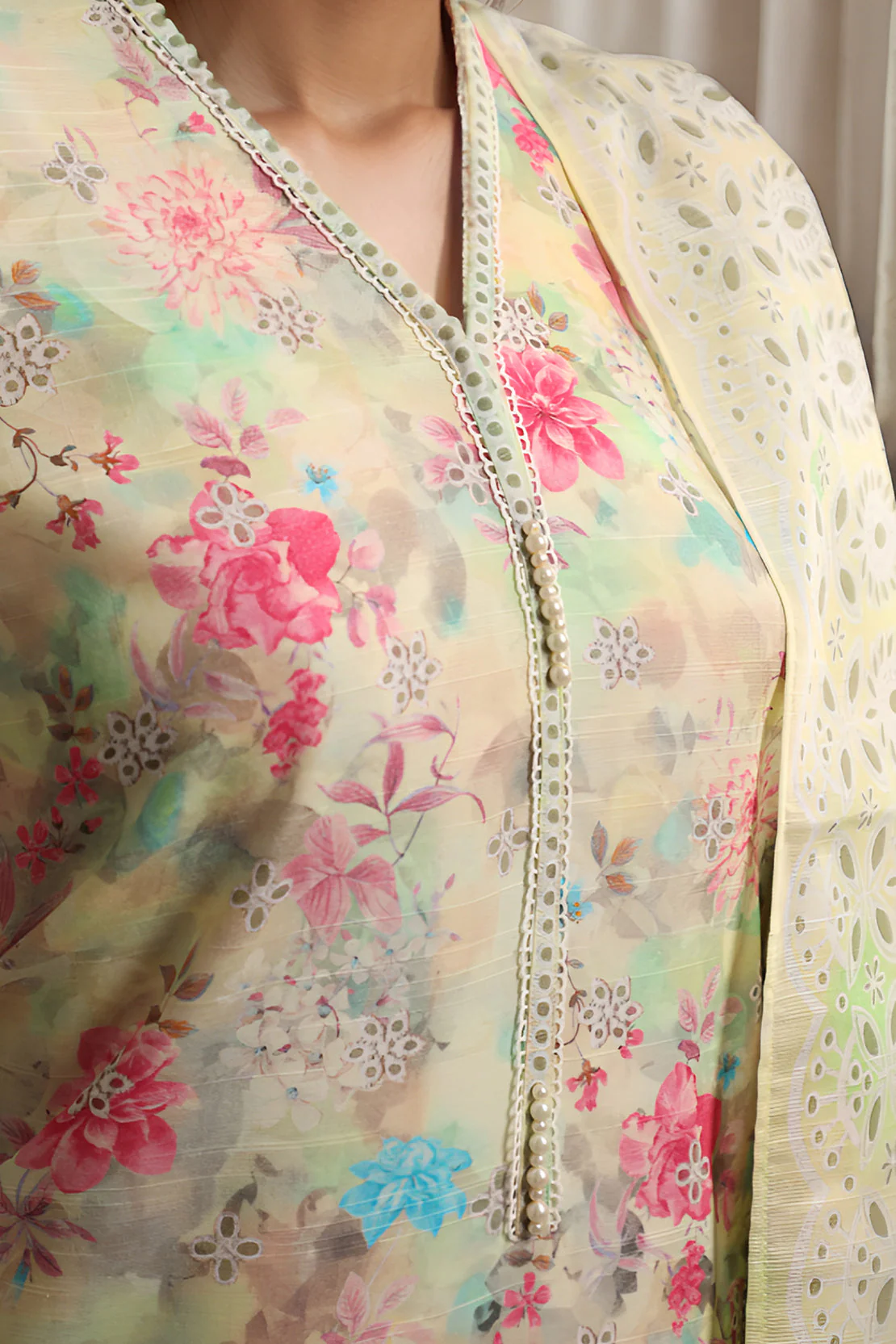 Unstitched Printed Khaddar 2 Piece (Shirt/Dupatta) - Image 3