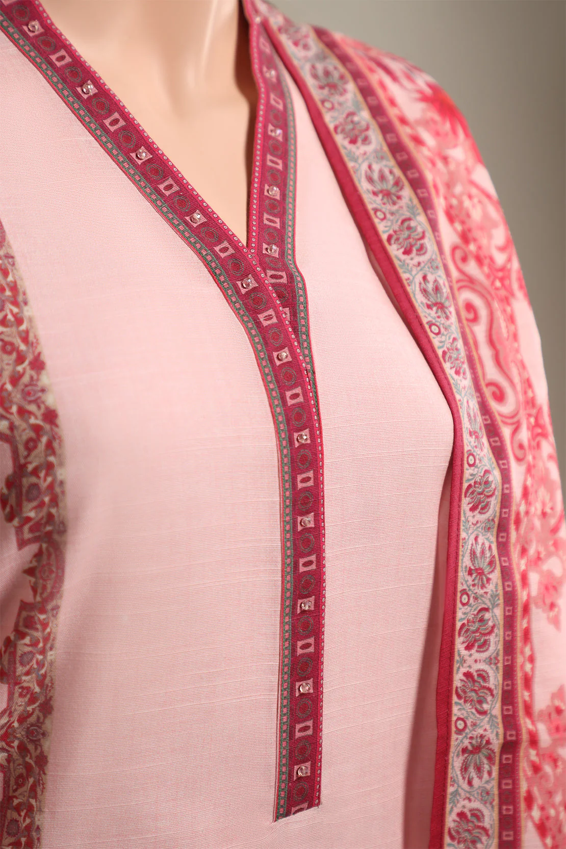 Unstitched Printed Khaddar 2 Piece (Shirt/Dupatta) - Image 3