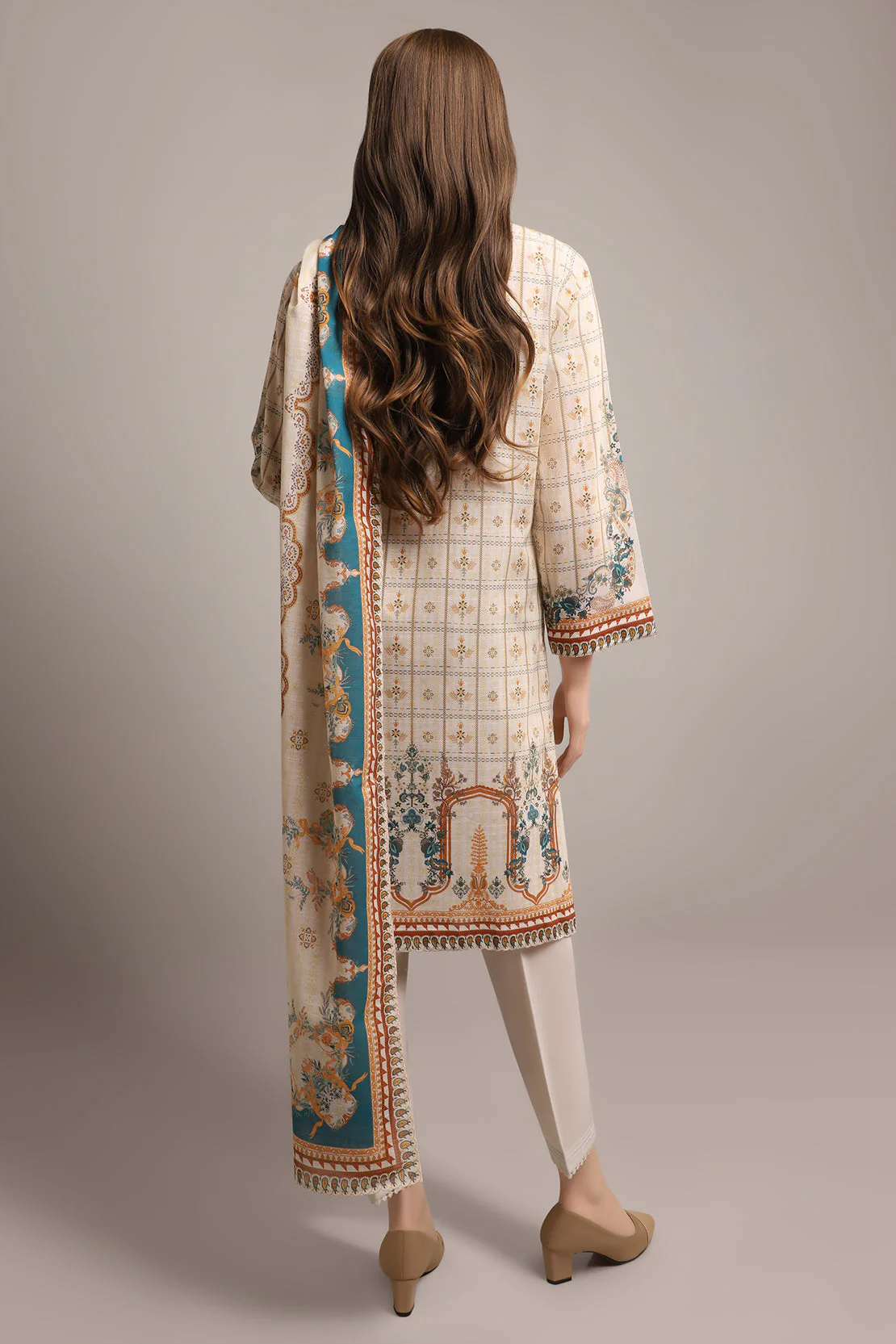 Unstitched Printed Khaddar 2 Piece (Shirt/Dupatta) - Image 3