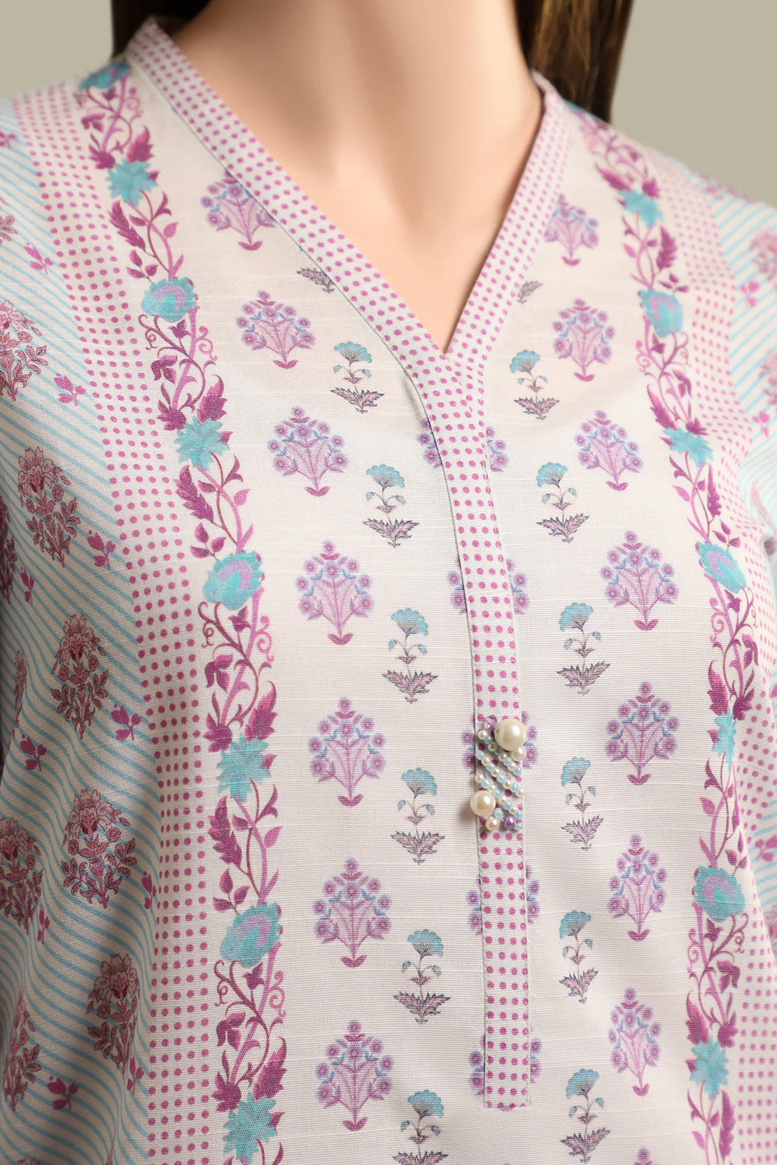 Unstitched Printed Khaddar 2 Piece (Shirt/Dupatta) - Image 3