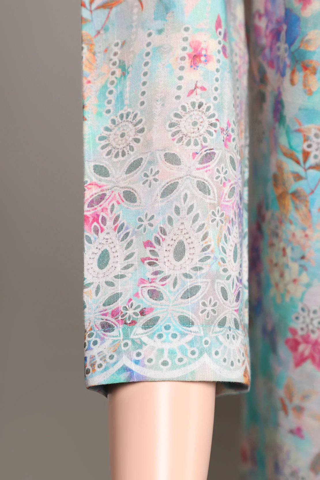 Unstitched Printed Khaddar 2 Piece (Shirt/Dupatta) - Image 4