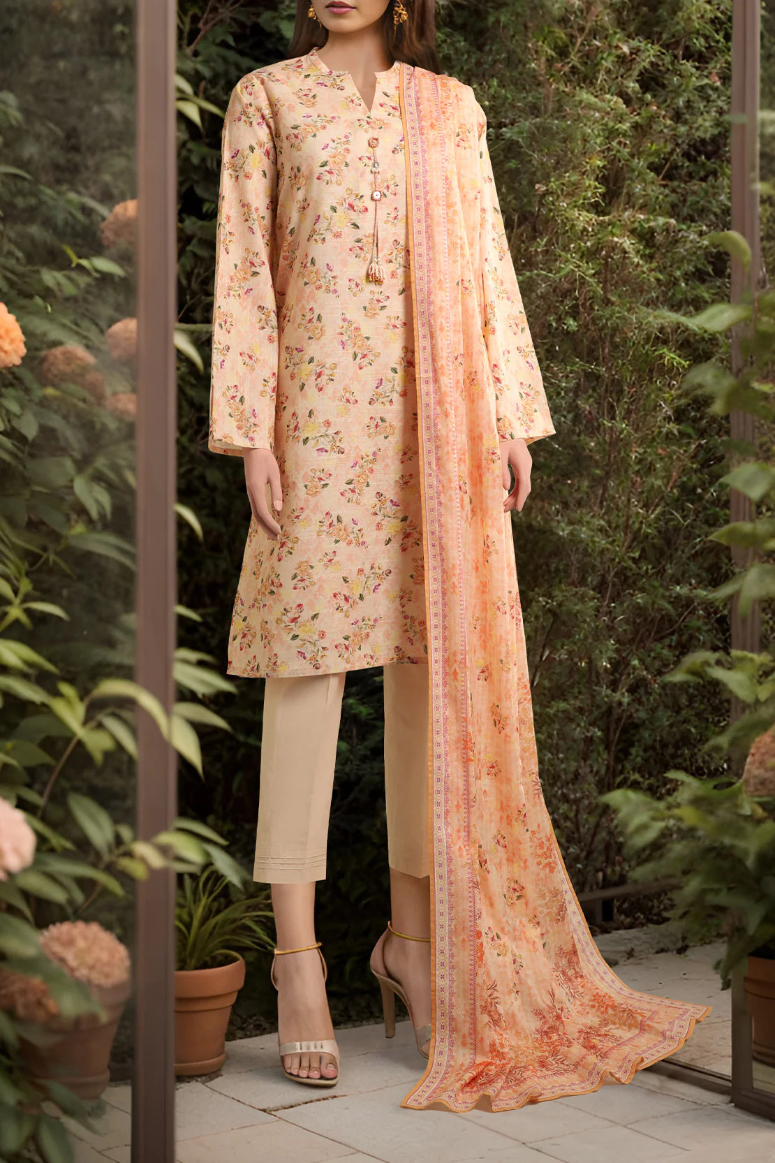 Unstitched Printed Khaddar 2 Piece (Shirt/Dupatta) - Image 2
