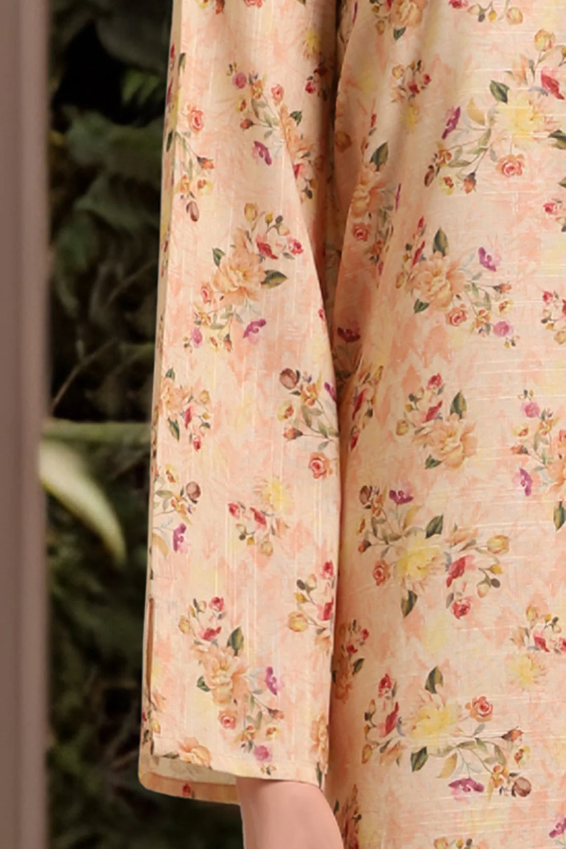 Unstitched Printed Khaddar 2 Piece (Shirt/Dupatta) - Image 3