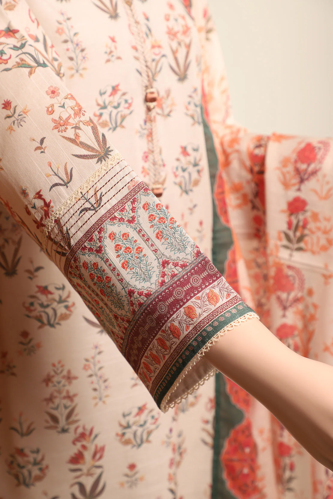 Unstitched Printed Khaddar 2 Piece (Shirt/Dupatta) - Image 4