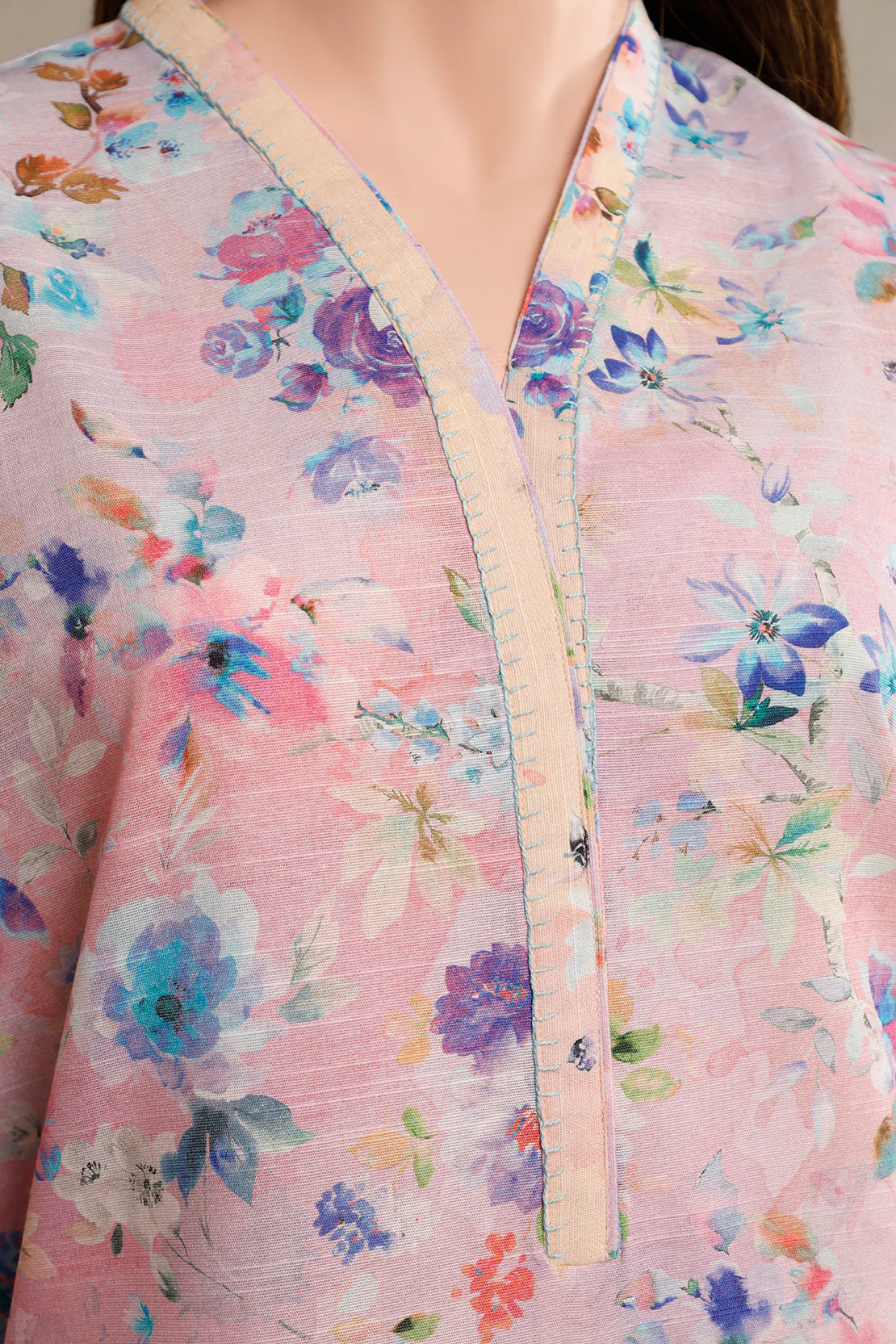 Unstitched Printed Khaddar 2 Piece (Shirt/Trouser) - Image 4