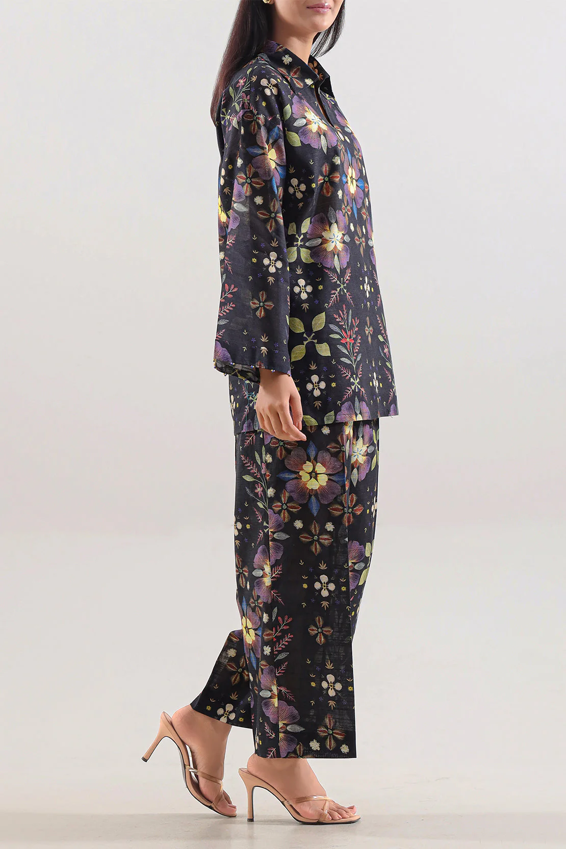Unstitched Printed Khaddar 2 Piece (Shirt/Trouser) - Image 4