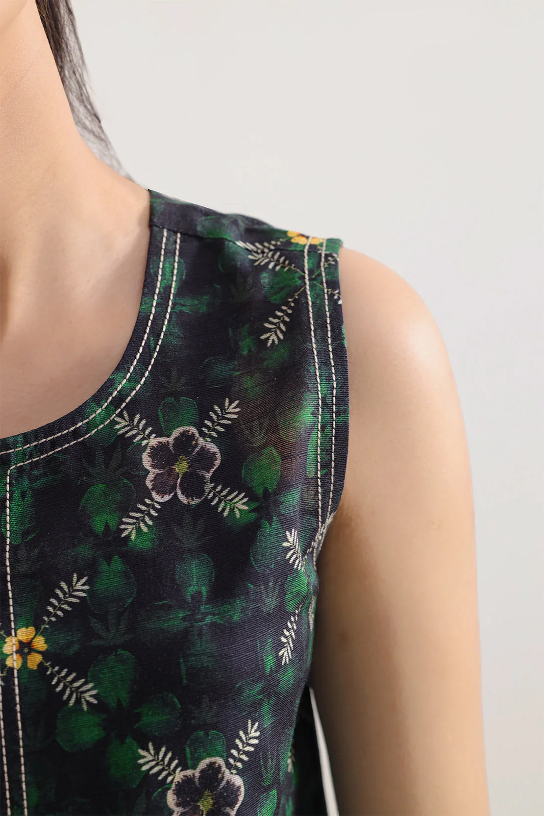 Unstitched Printed Khaddar 2 Piece (Shirt/Trouser) - Image 5