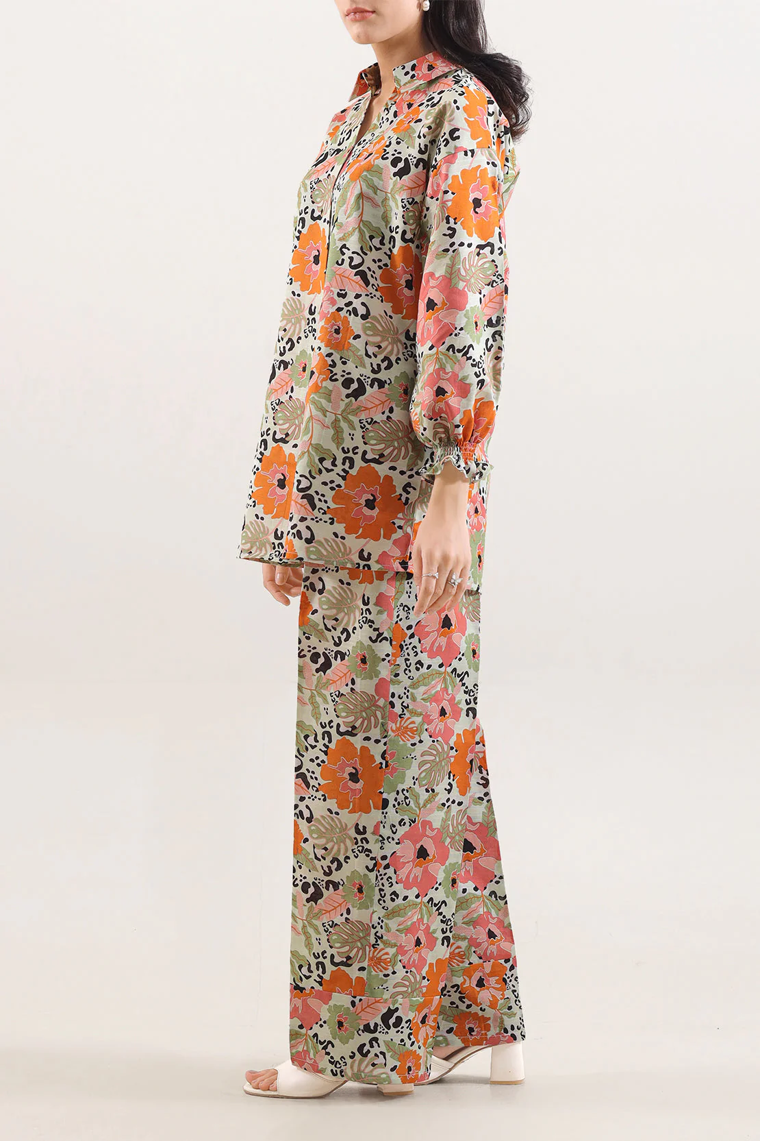 Unstitched Printed Khaddar 2 Piece (Shirt/Trouser) - Image 3