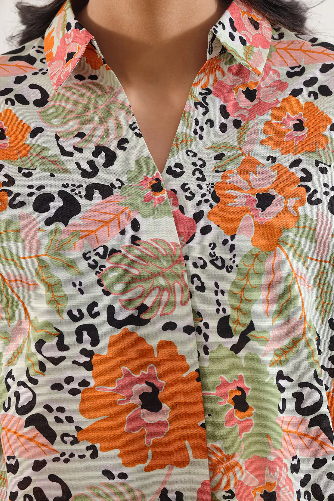 Unstitched Printed Khaddar 2 Piece (Shirt/Trouser) - Image 4