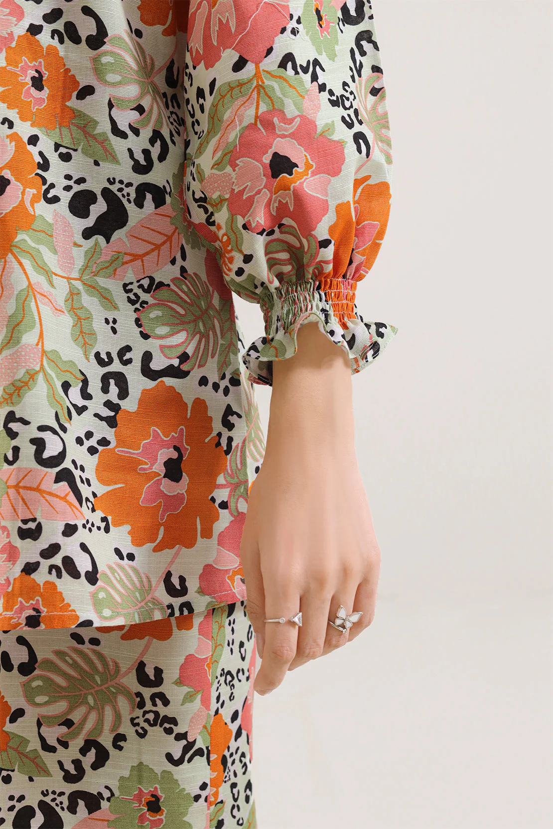 Unstitched Printed Khaddar 2 Piece (Shirt/Trouser) - Image 5