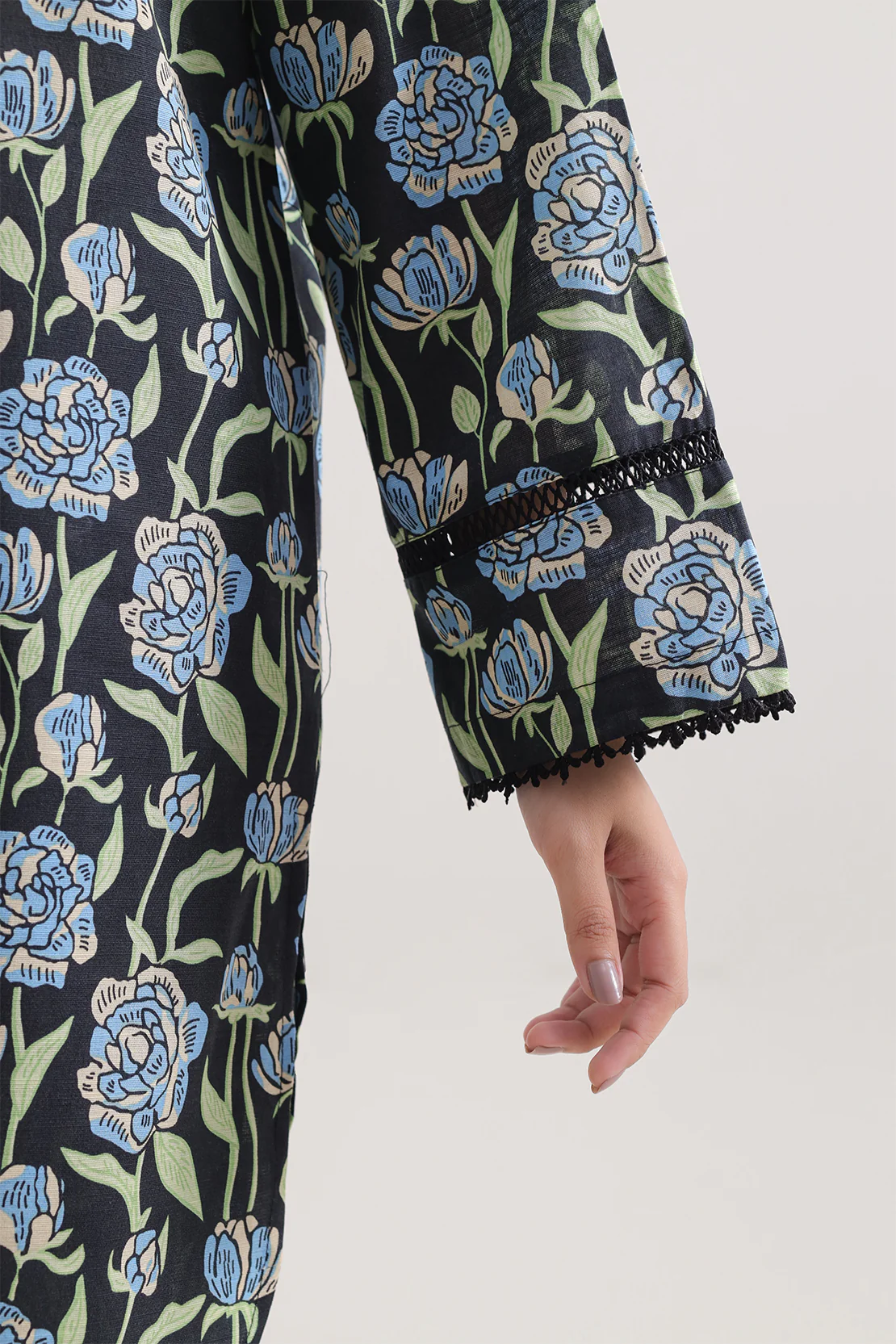 Unstitched Printed Khaddar 2 Piece (Shirt/Trouser) - Image 4