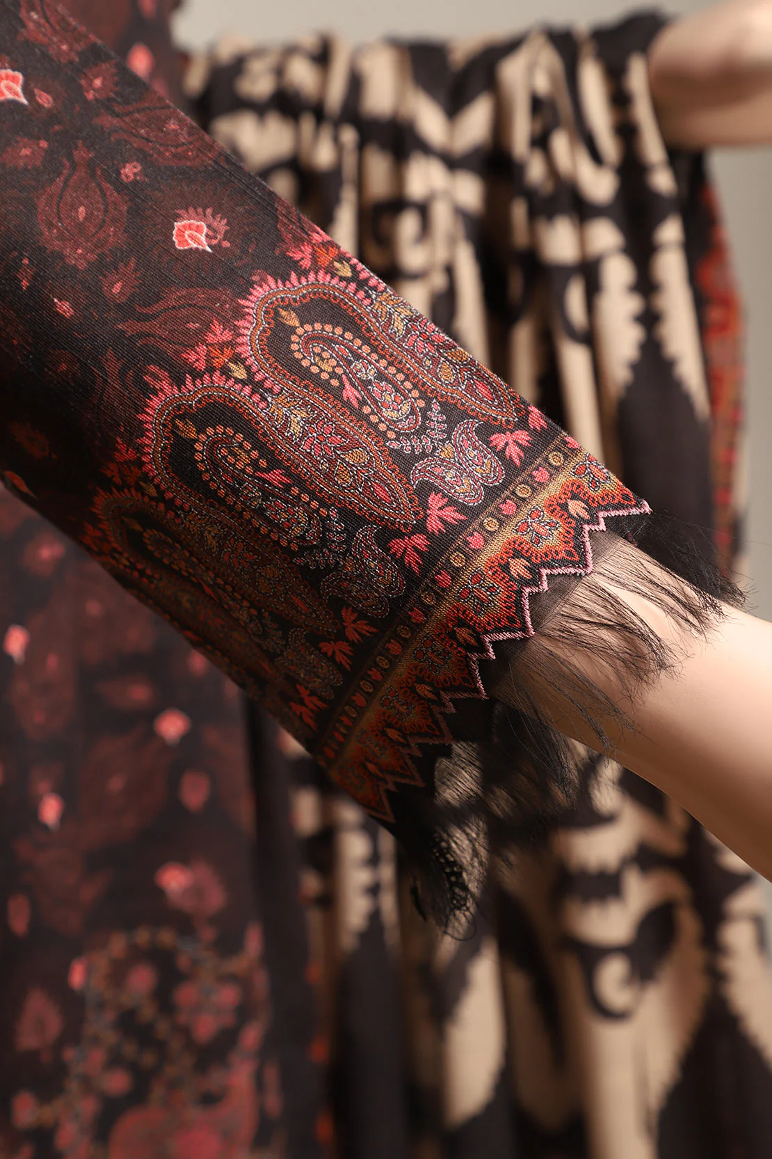 Unstitched Printed Khaddar 3 Piece - Image 4