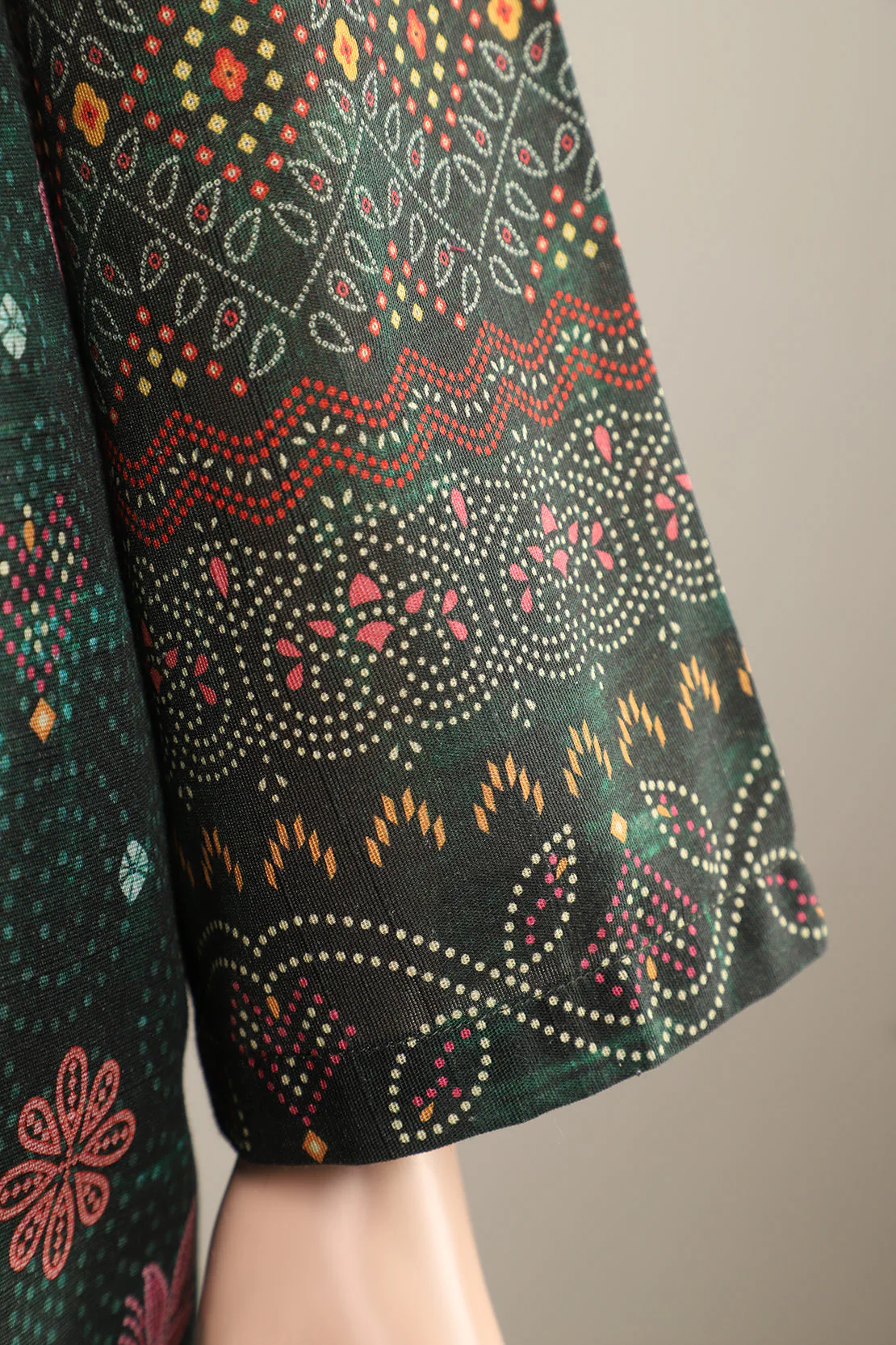 Unstitched Printed Khaddar Viscose 2 Piece (Shirt/Trouser) - Image 4