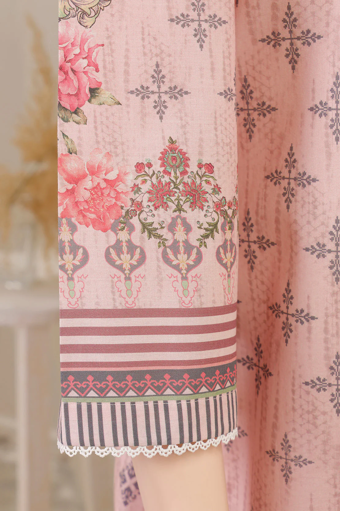 Unstitched Printed Lawn 2 Piece (Shirt/Dupatta) - Image 4