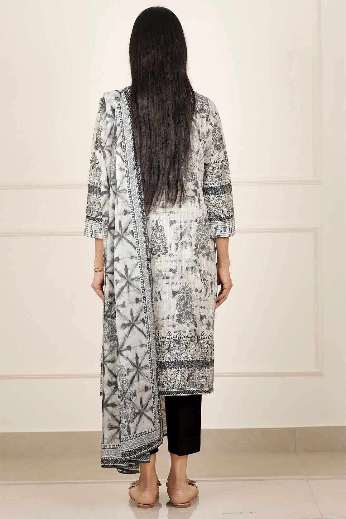Unstitched Printed Lawn 2 Piece (Shirt/Dupatta) - Image 3
