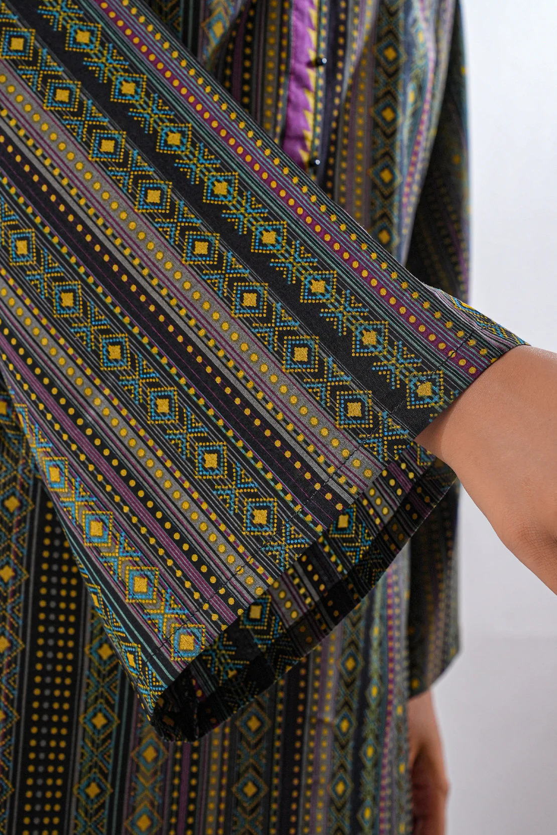Unstitched Printed Lawn 2 Piece (Shirt/Dupatta) - Image 6