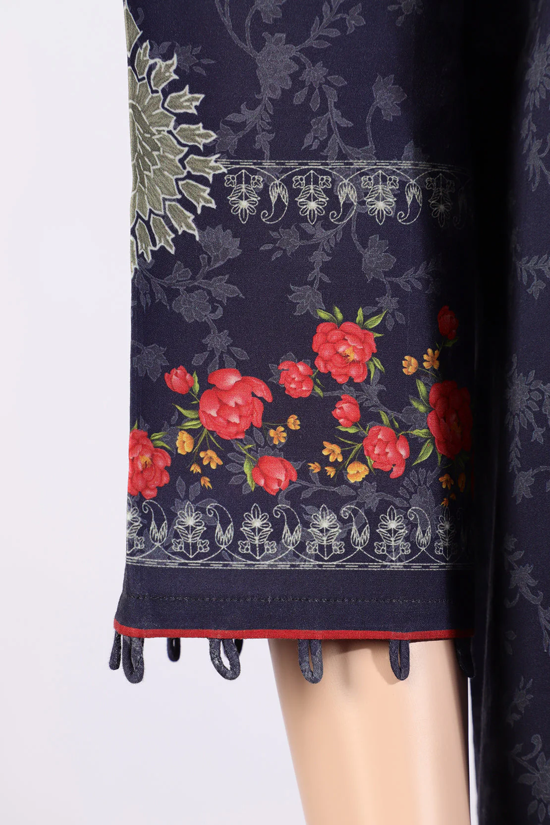 Unstitched Printed Lawn 2 Piece (Shirt/Dupatta) - Image 4