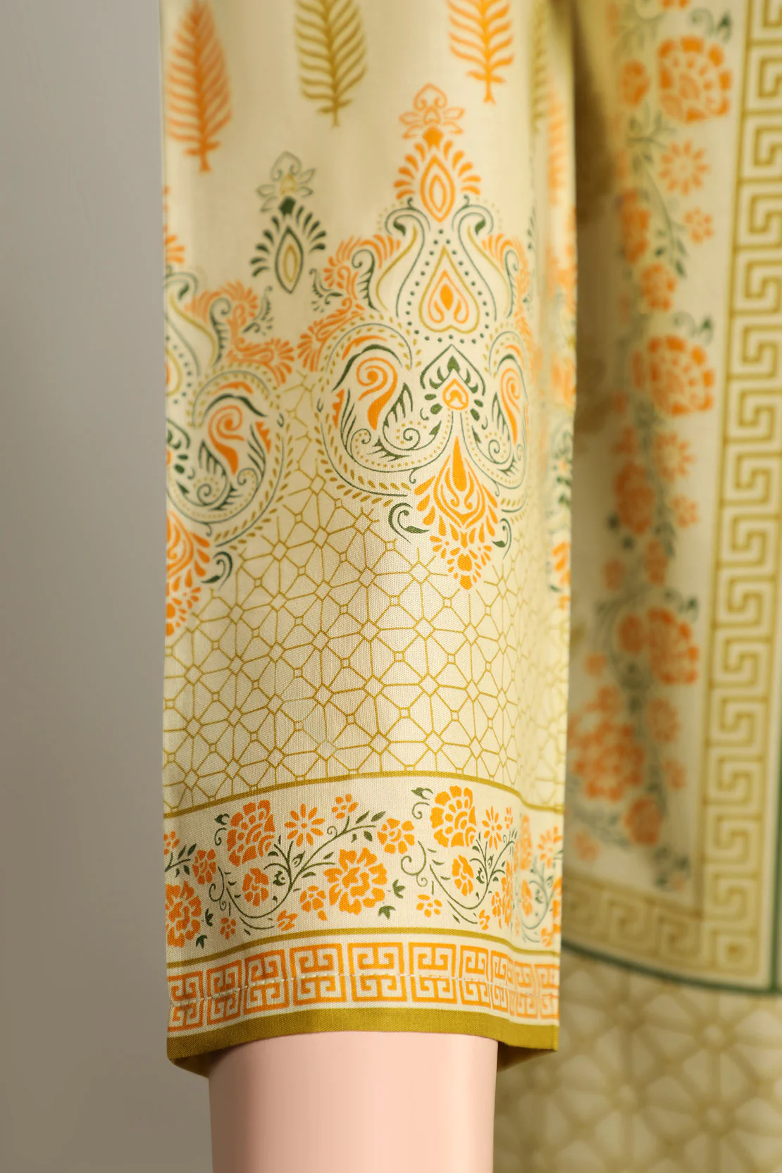 Unstitched Printed Lawn 2 Piece (Shirt/Dupatta) - Image 4