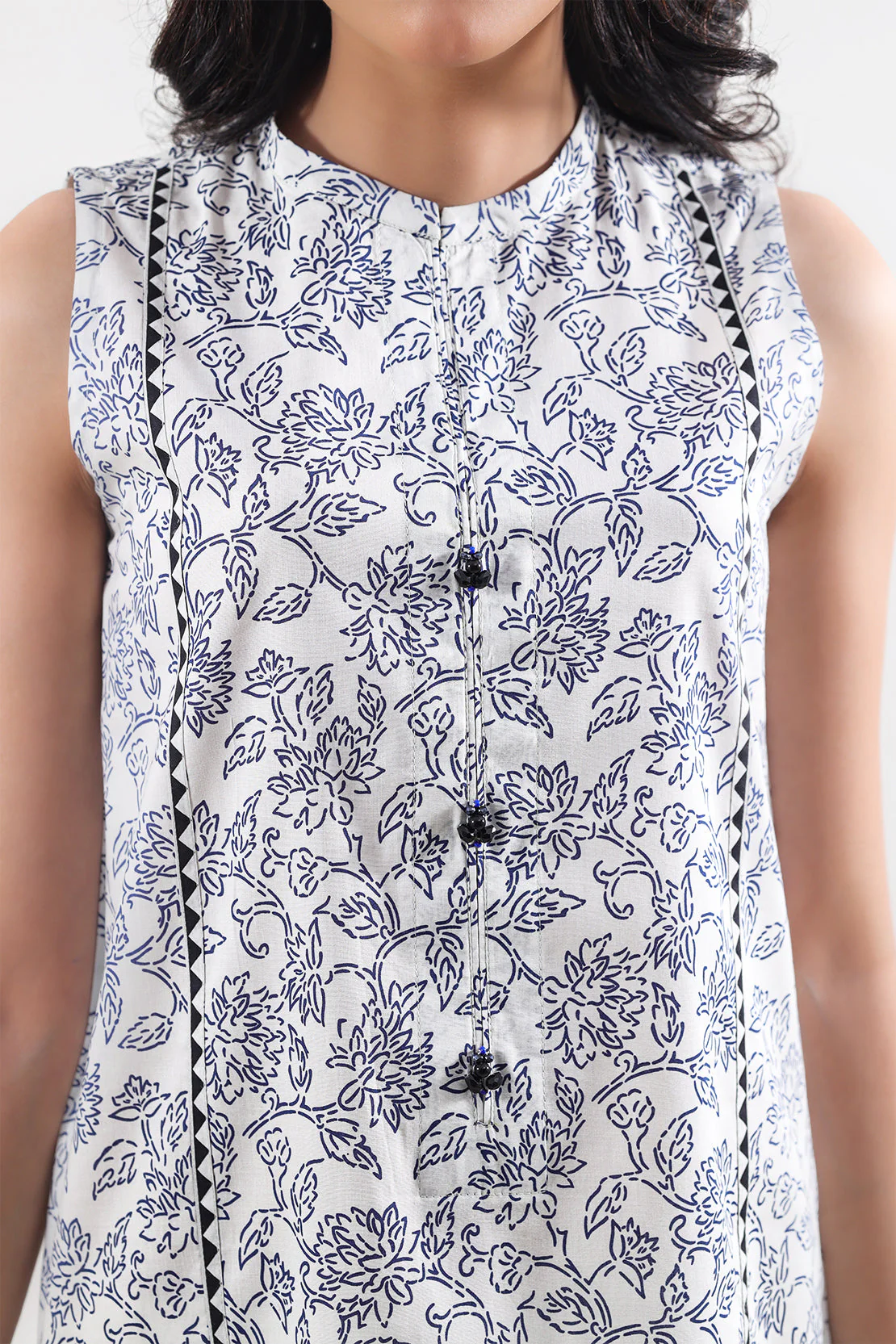Unstitched Printed Lawn 2 Piece (Shirt/Dupatta) - Image 4