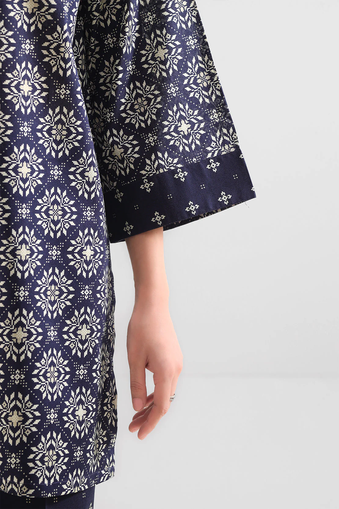 Unstitched Printed Lawn 2 Piece (Shirt/Dupatta) - Image 4