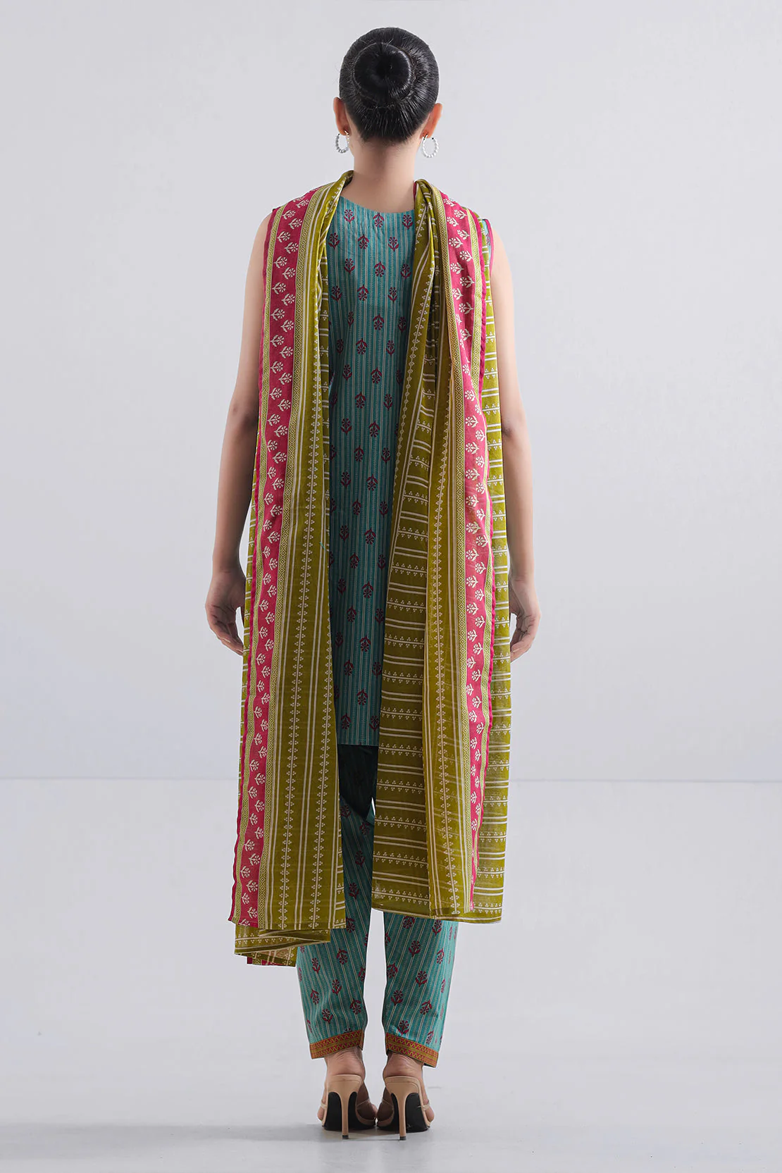 Unstitched Printed Lawn 2 Piece (Shirt/Dupatta) - Image 3