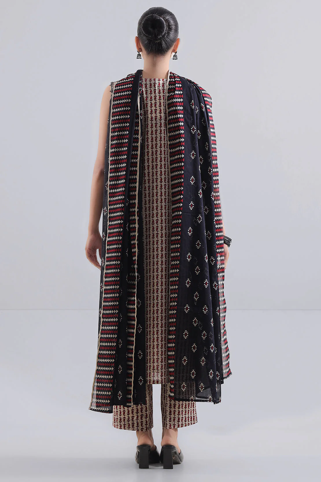 Unstitched Printed Lawn 2 Piece (Shirt/Dupatta) - Image 4