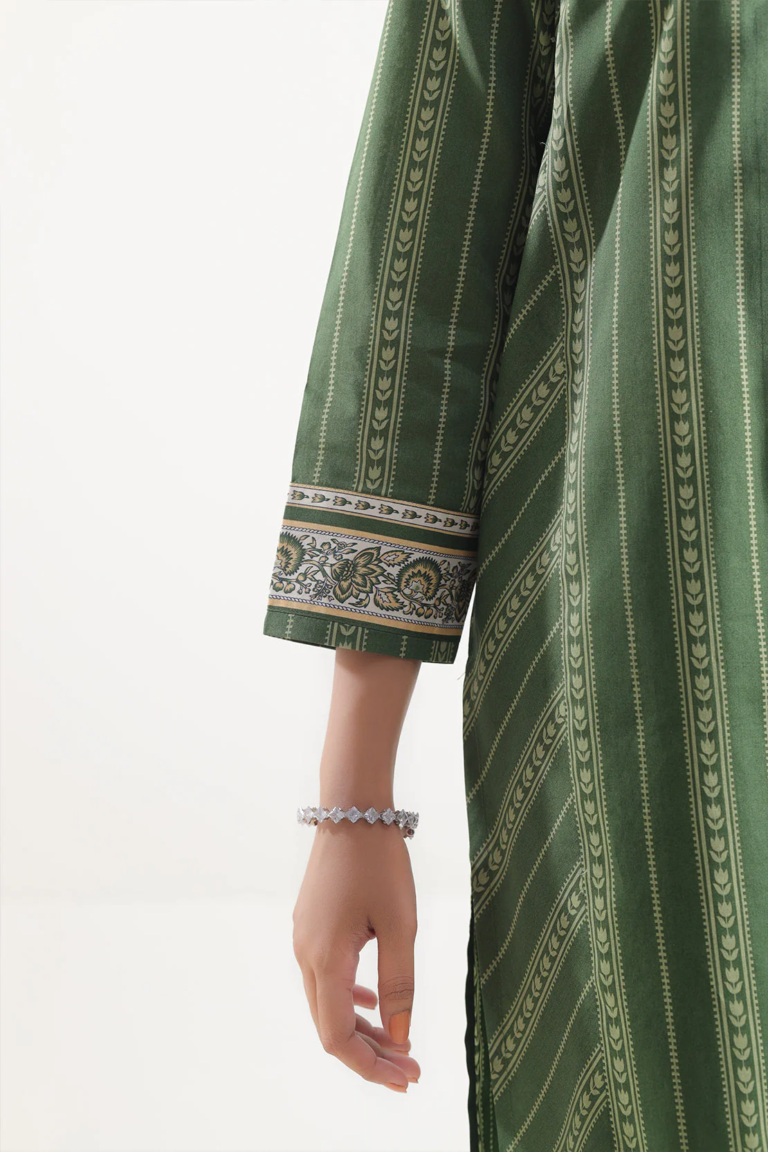 Unstitched Printed Lawn 2 Piece (Shirt/Dupatta) - Image 4