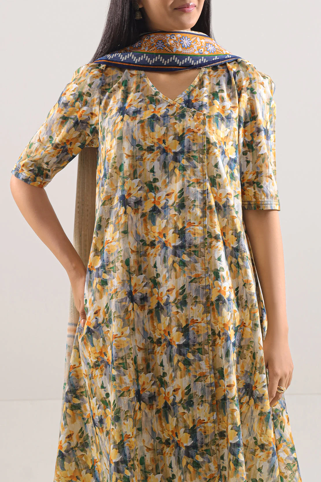 Unstitched Printed Lawn 2 Piece (Shirt/Dupatta) - Image 3